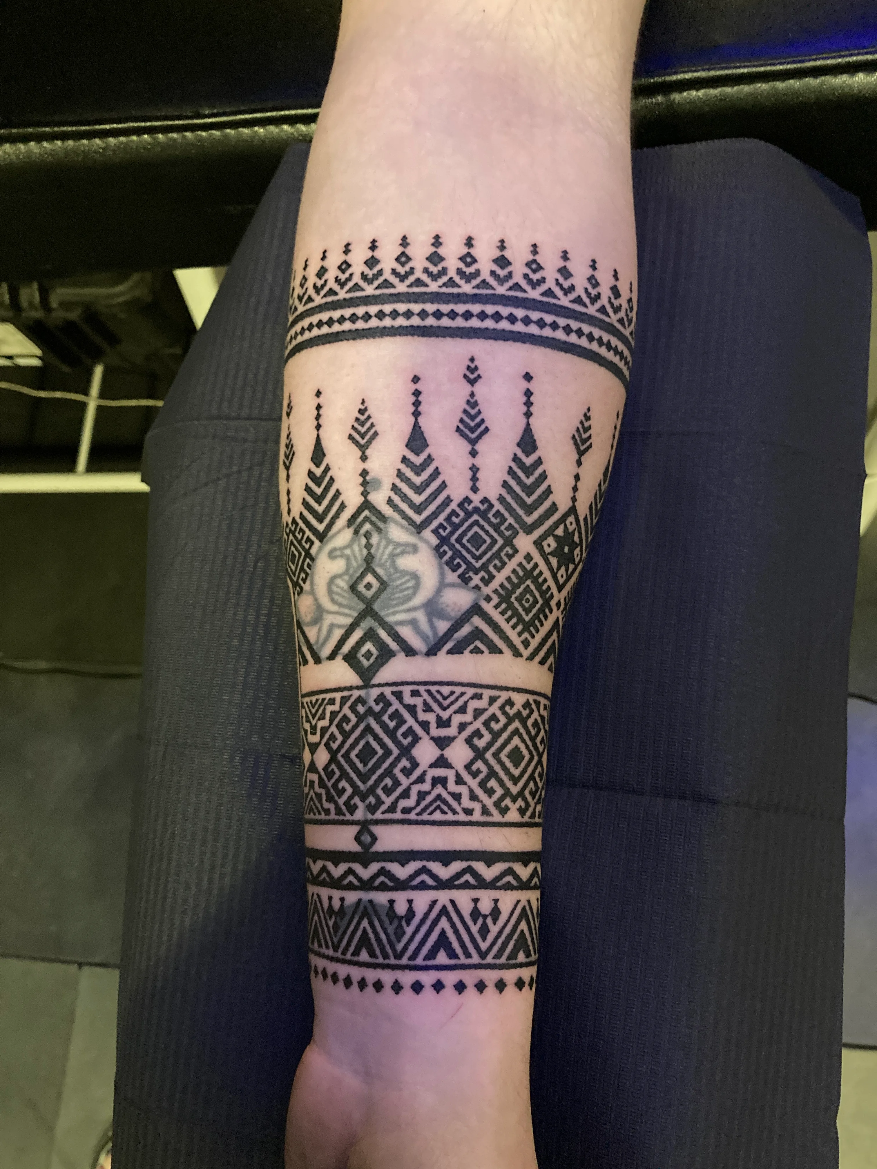 Tatouage Dotwork Avant Bras Oeil – Le Nouveau Labo Bordeaux