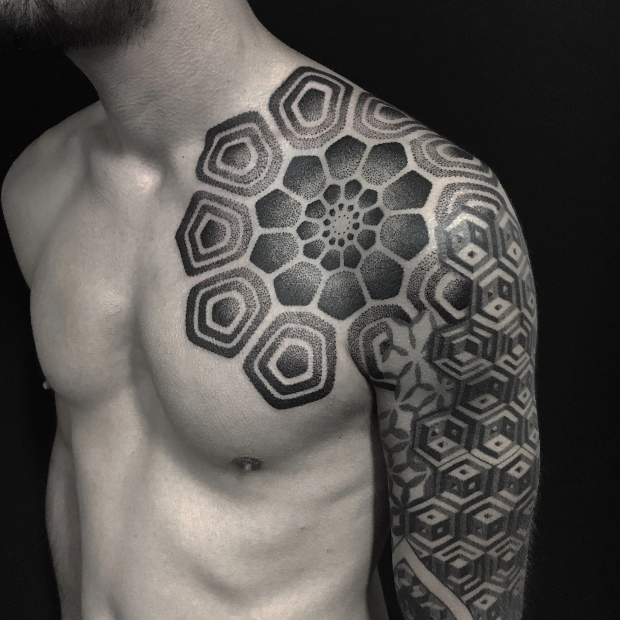 Tatouage Dotwork Avant Bras Bandes – Le Nouveau Labo Bordeaux