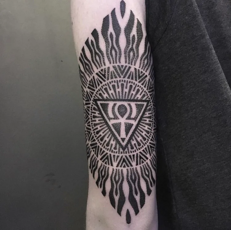 Tatouage Dotwork Mollet Mandala – Le Nouveau Labo Bordeaux