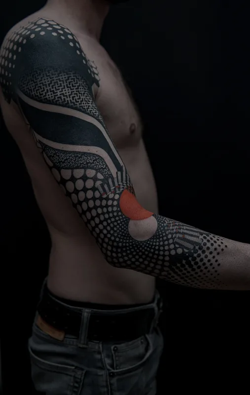Tatouage Geometrique Couleur Bras Accent Orange – Le Nouveau Labo Bordeaux