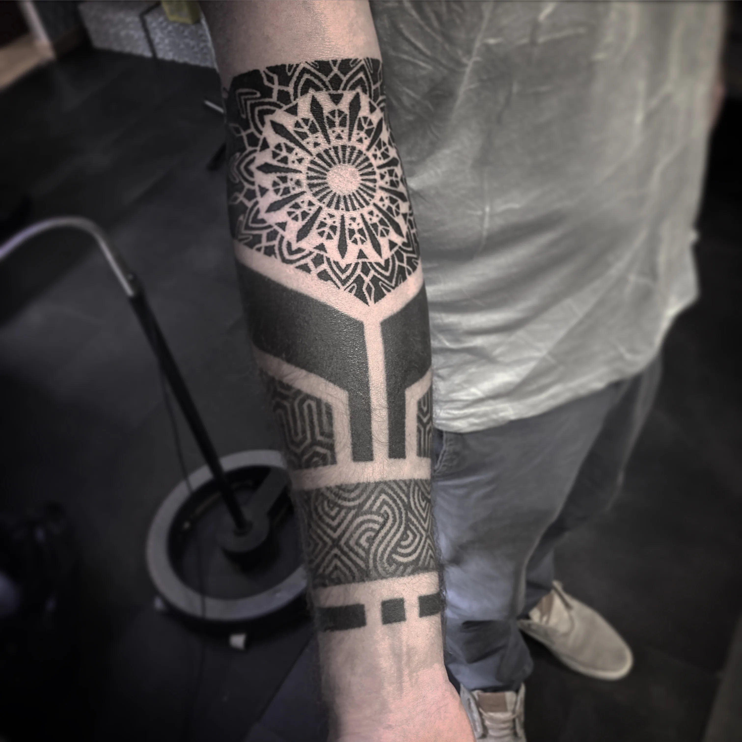 Tatouage Geometrique Avant Bras Cercles Fleurs – Le Nouveau Labo Bordeaux