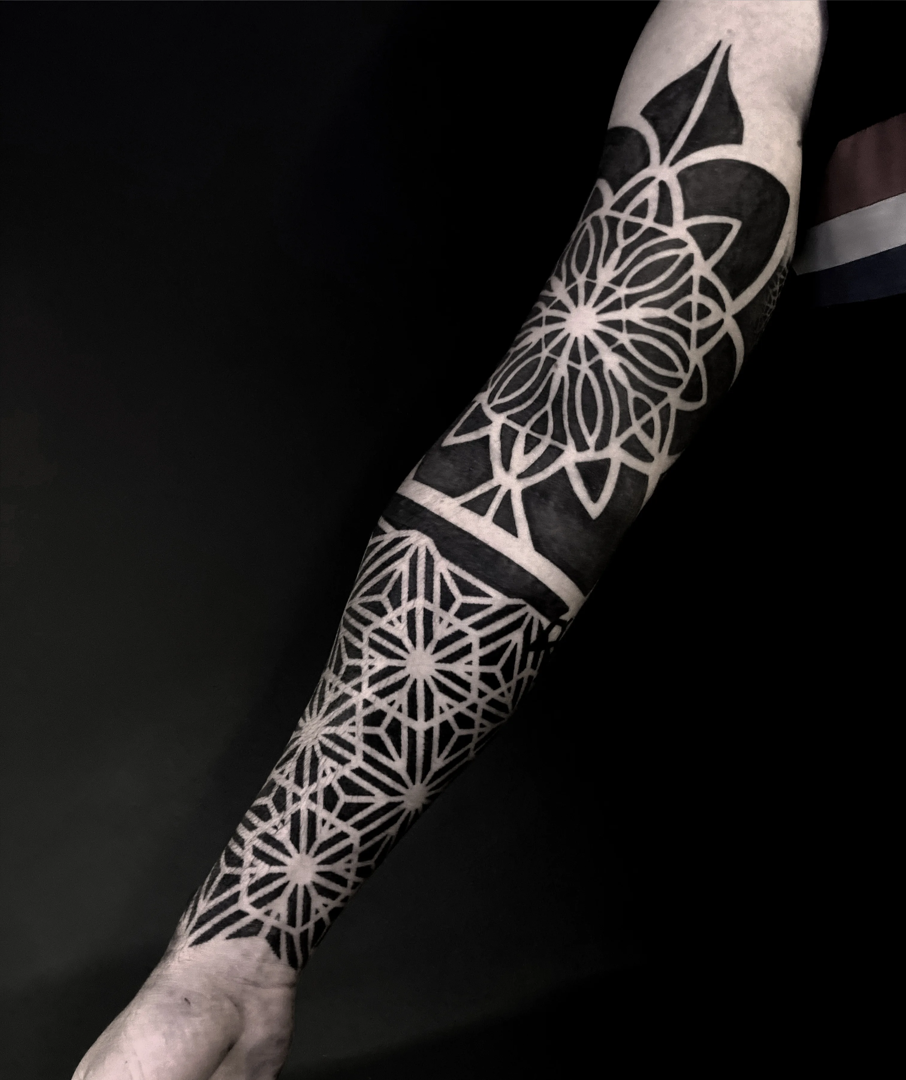 Tatouage Geometrique Avant Bras Croissant Sacre – Le Nouveau Labo Bordeaux