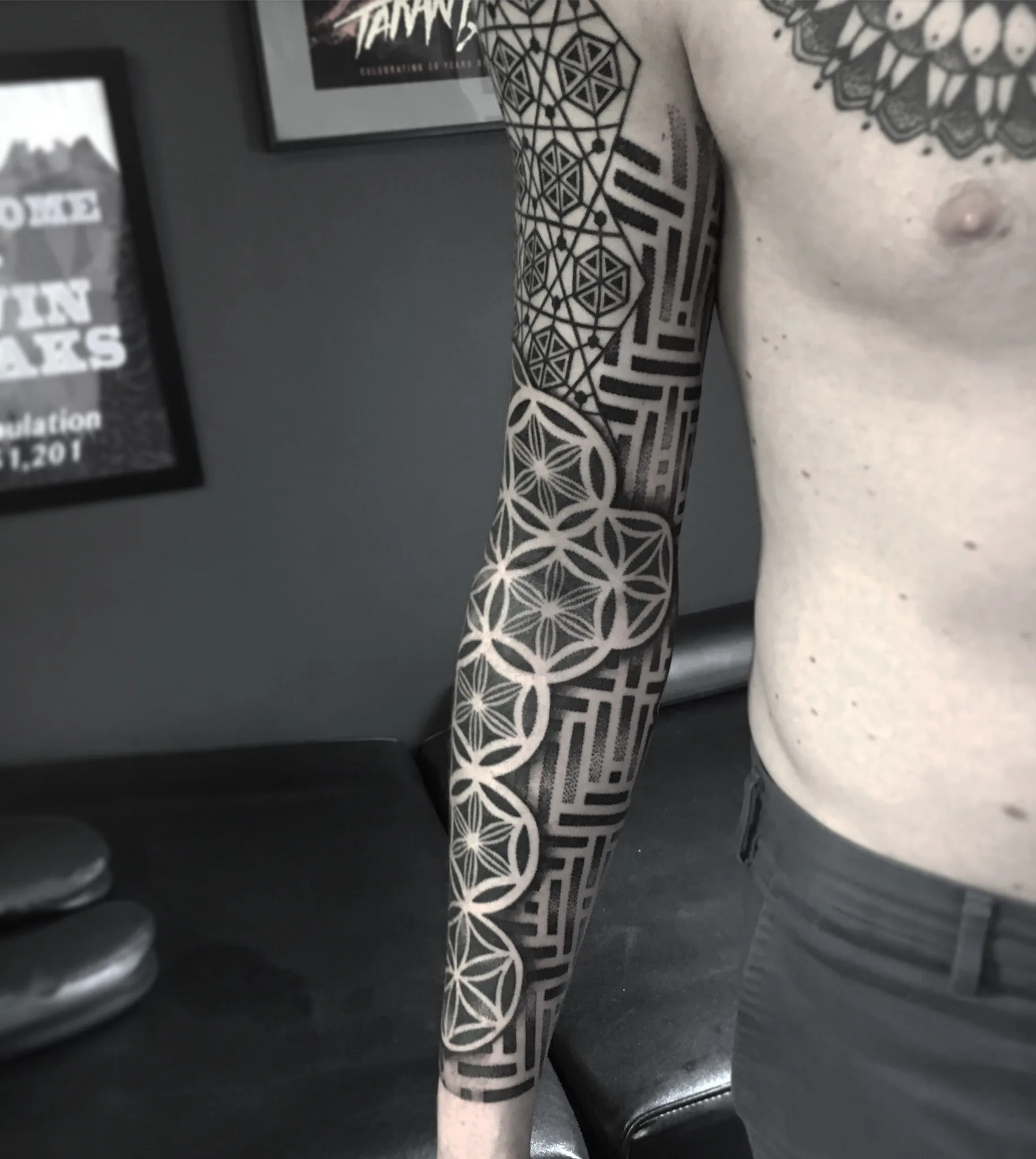 Tatouage Geometrique Avant Bras Fleur Vie – Le Nouveau Labo Bordeaux