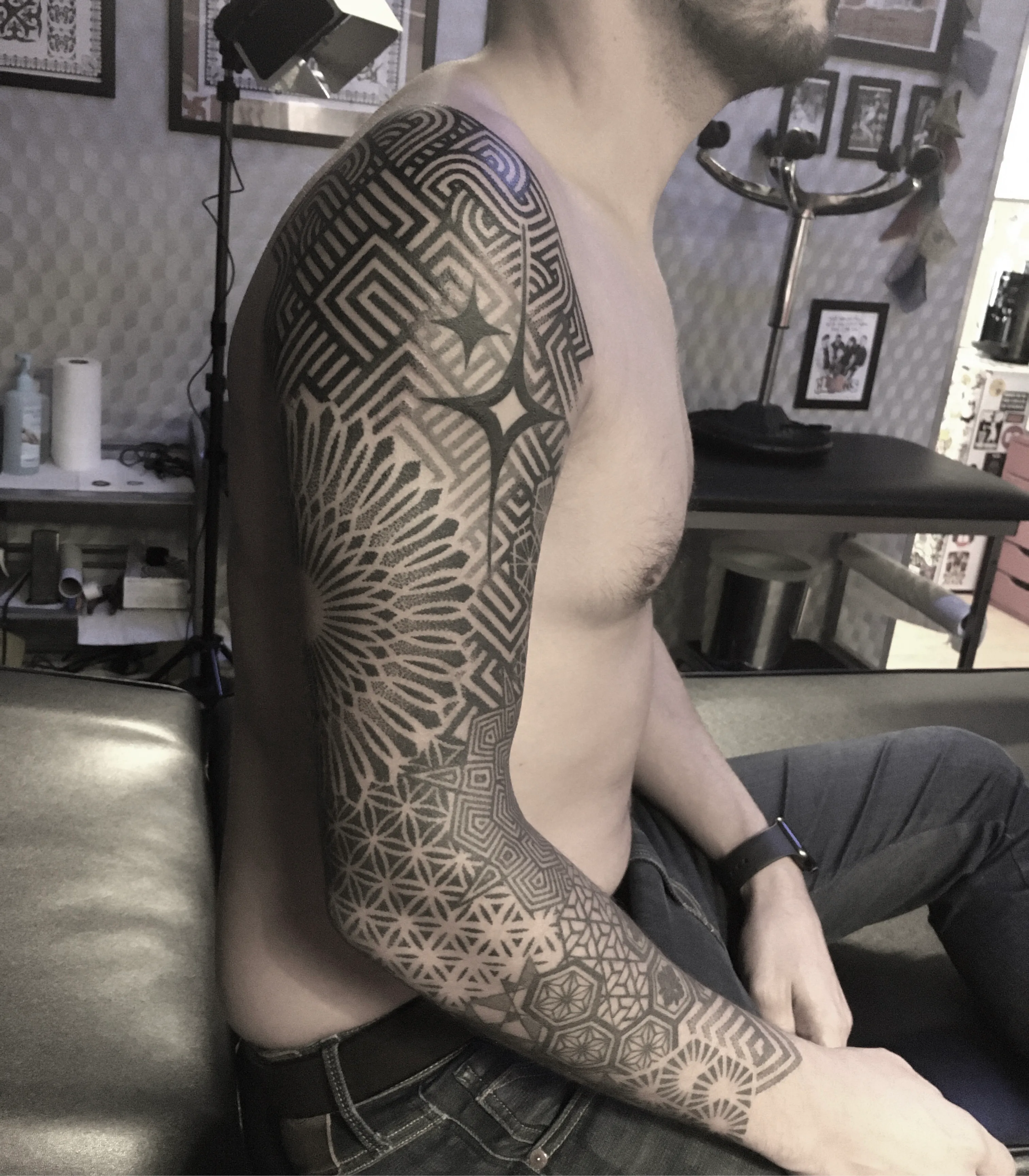 Tatouage Geometrique Bras Jambe Honeycomb – Le Nouveau Labo Bordeaux