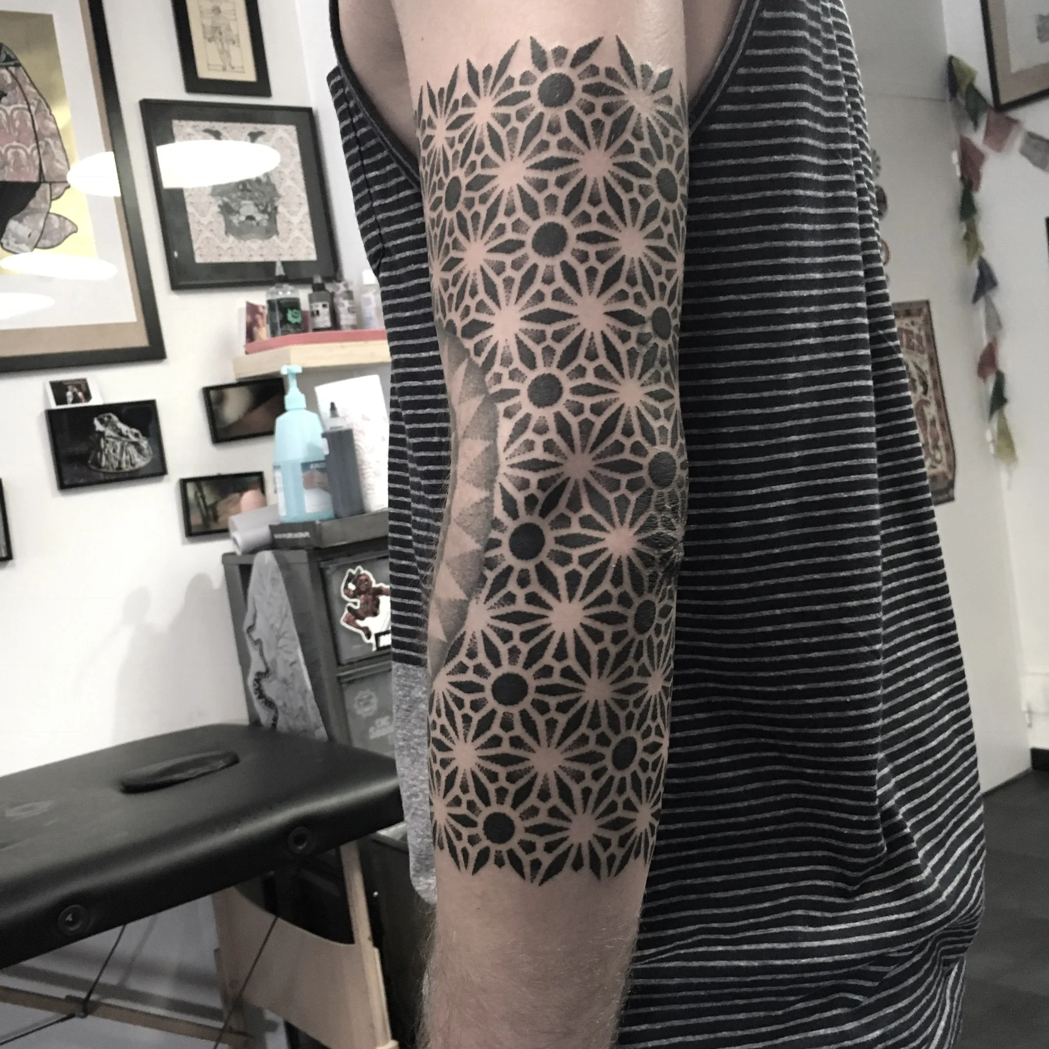 Tatouage Geometrique Bras Mandala Fleur – Le Nouveau Labo Bordeaux
