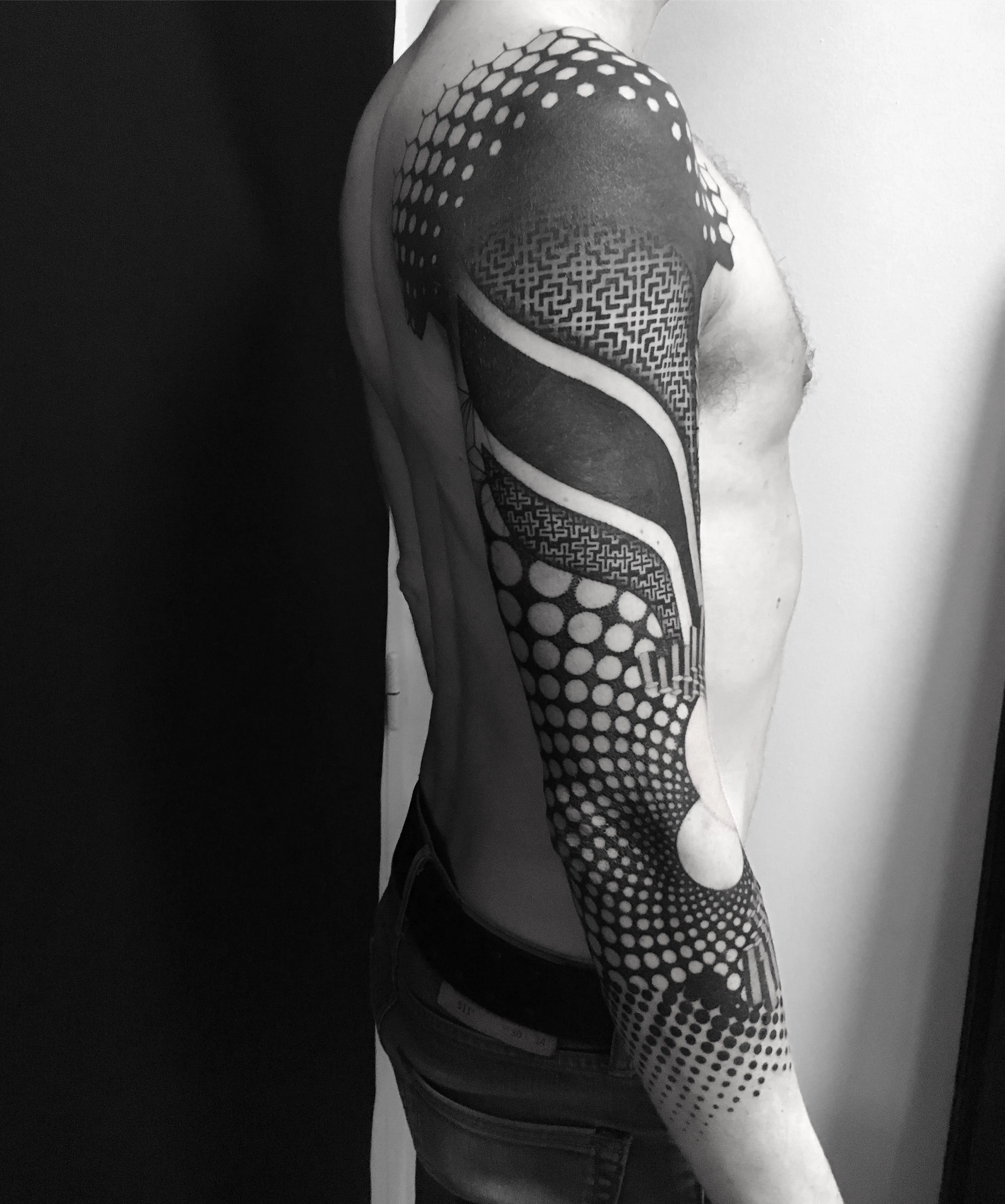 Tatouage Geometrique Bras Mandala Gradient – Le Nouveau Labo Bordeaux
