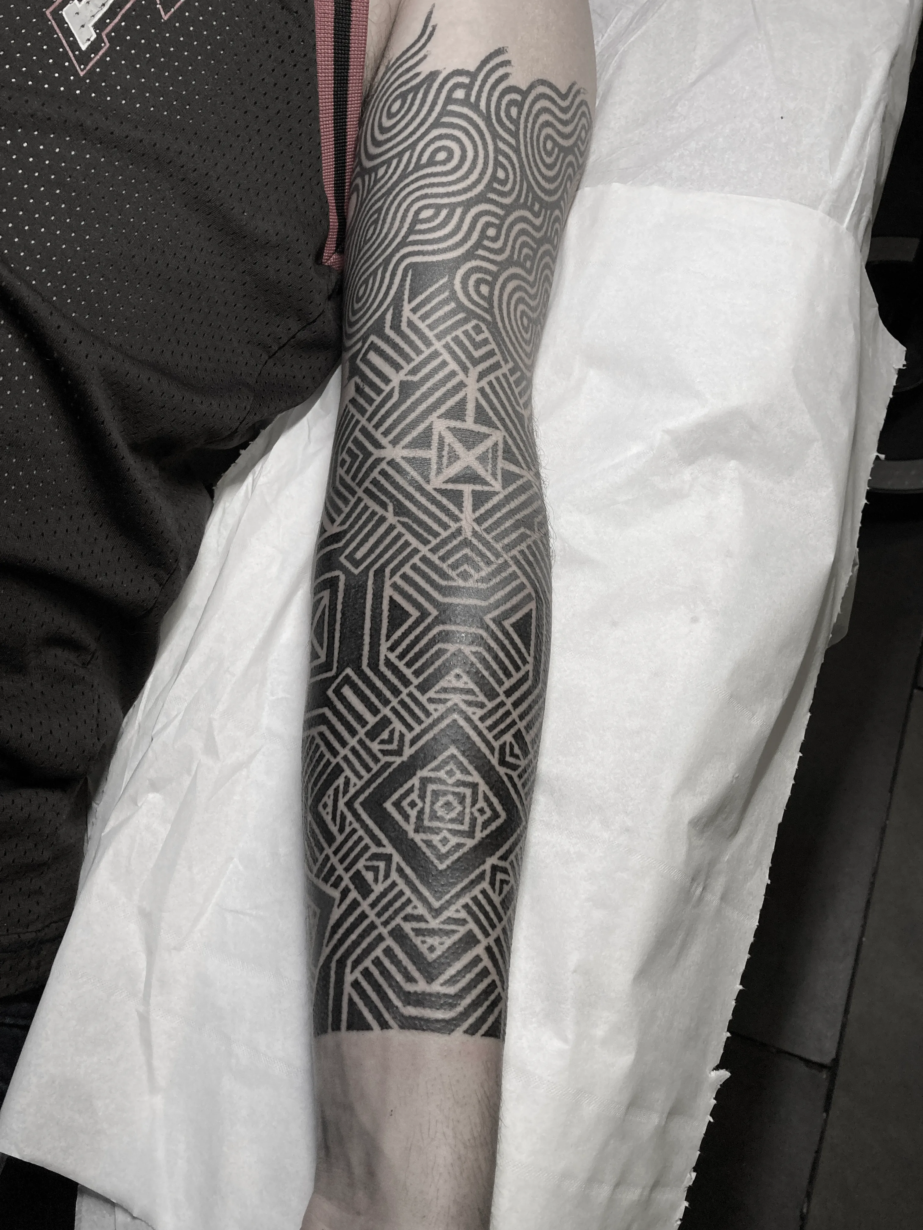 Tatouage Geometrique Bras Organique Mixte – Le Nouveau Labo Bordeaux