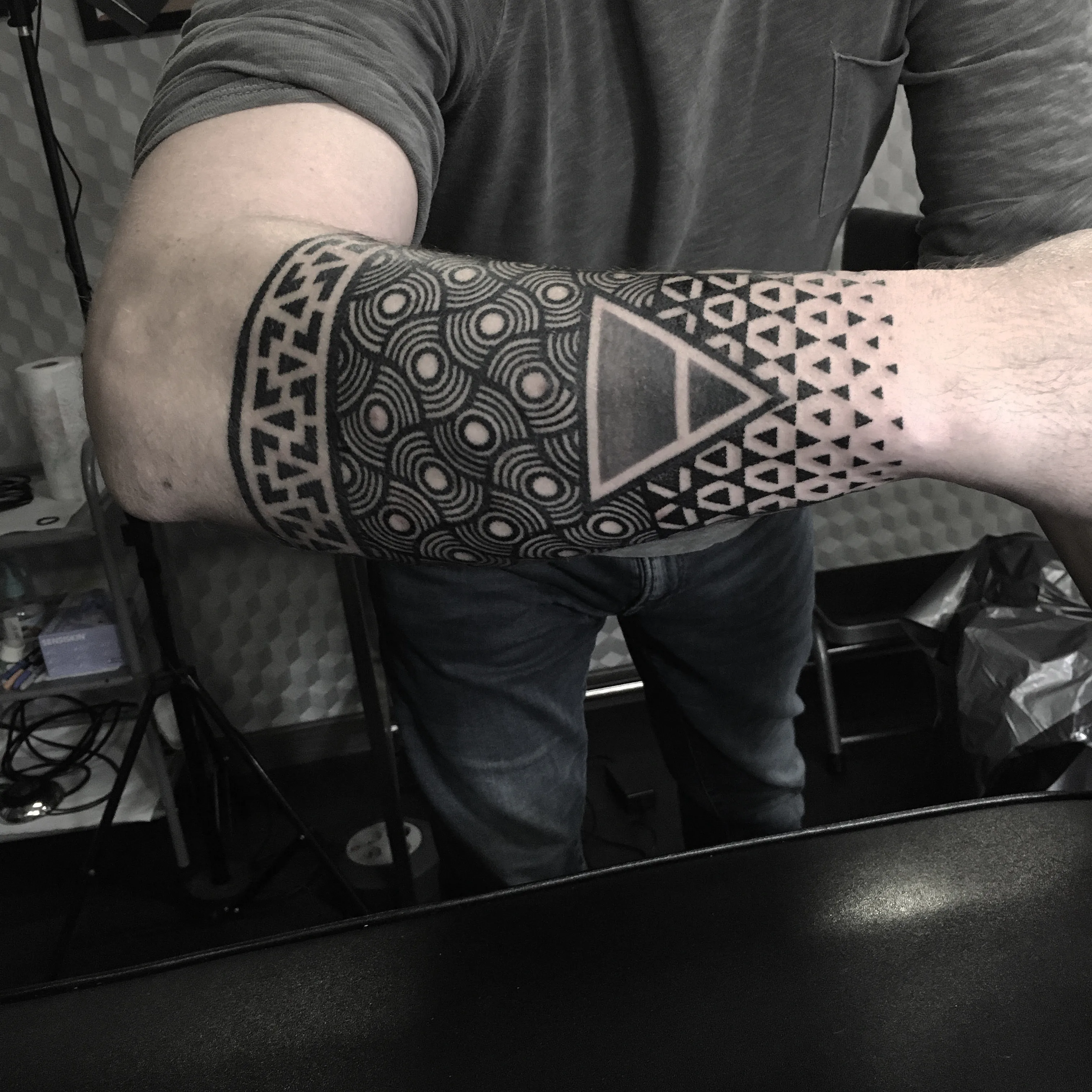 Tatouage Geometrique Bras Sleeve Mixte – Le Nouveau Labo Bordeaux