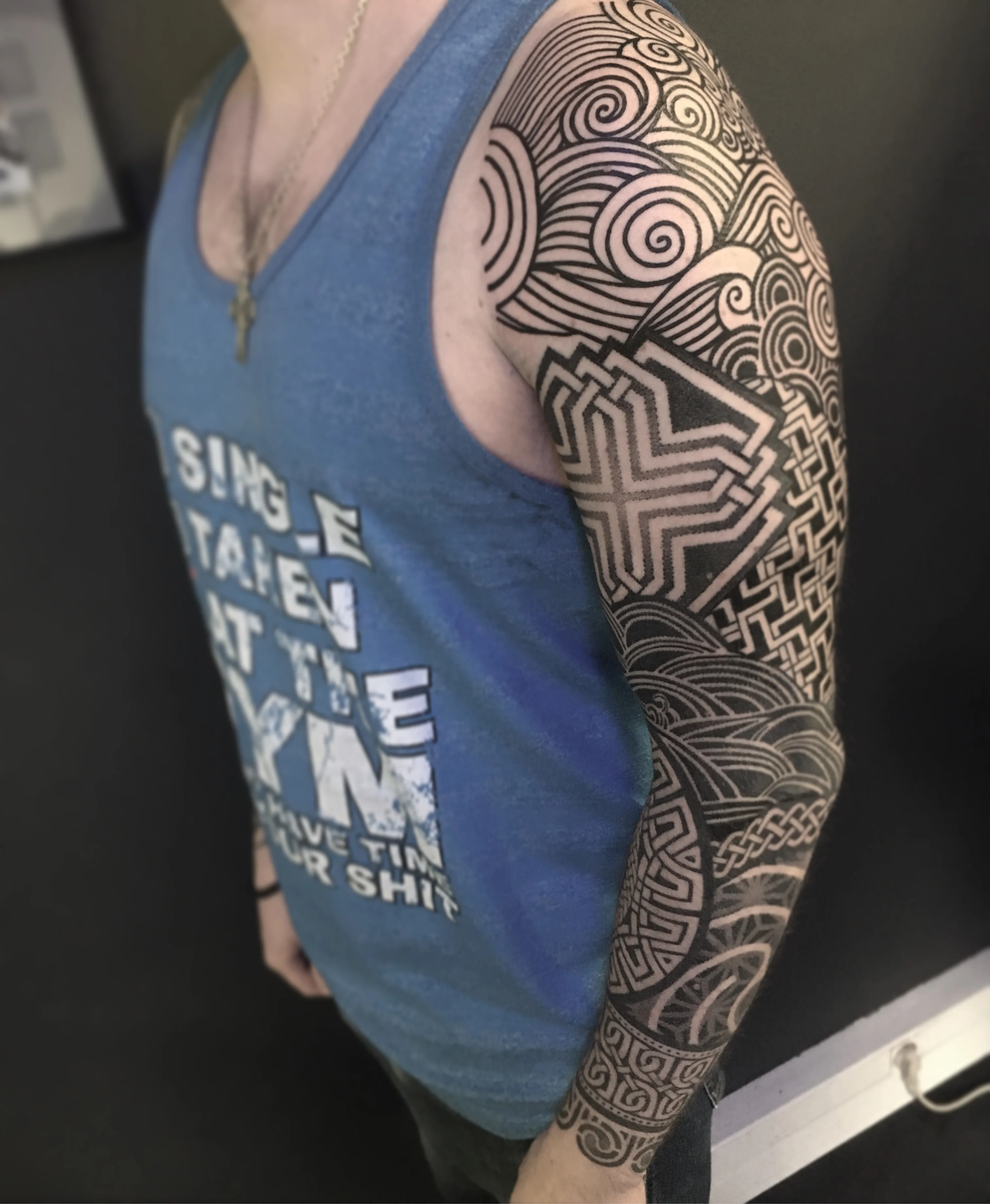 Tatouage Geometrique Bras Spirales Vagues – Le Nouveau Labo Bordeaux