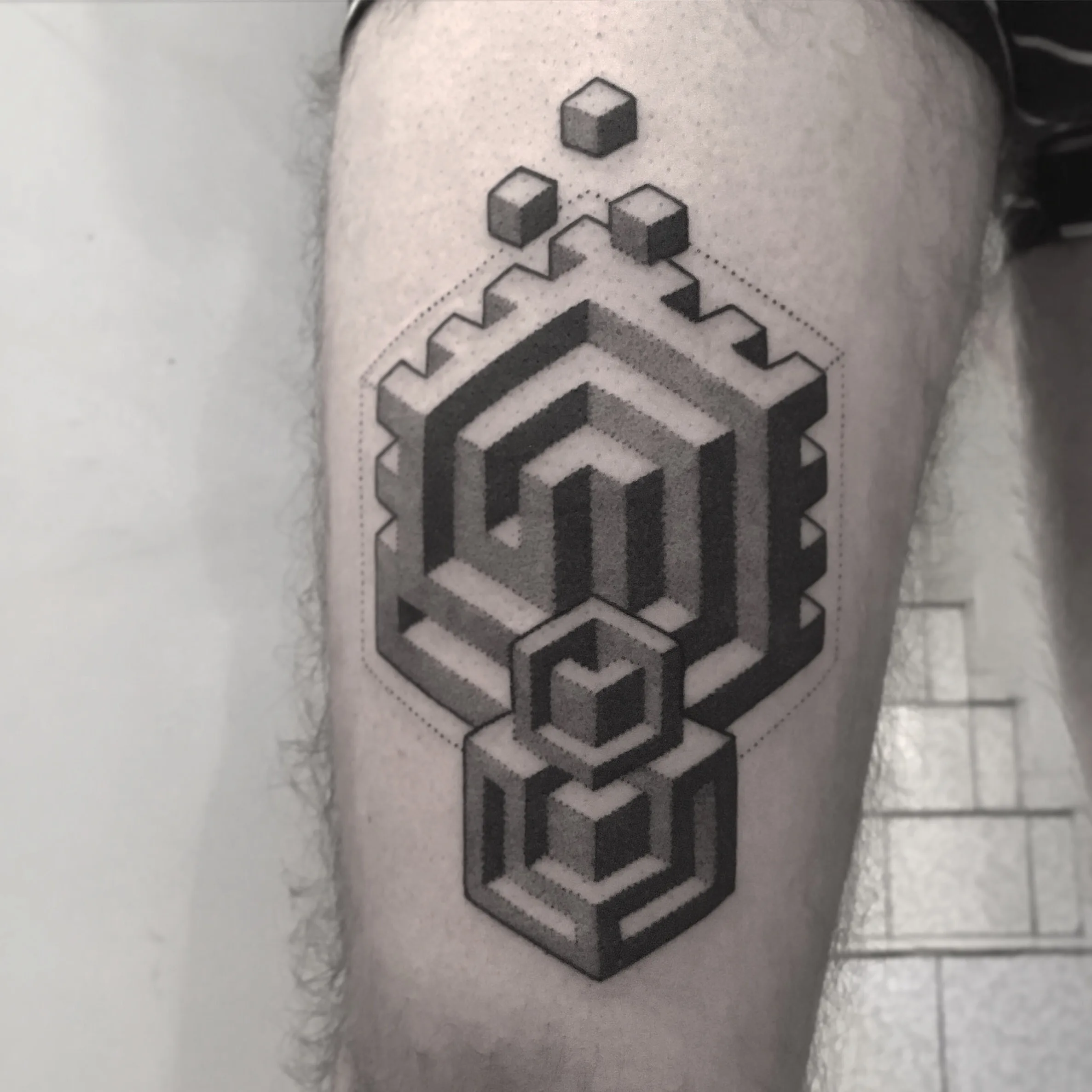 Tatouage Geometrique Cuisse Cubes 3d – Le Nouveau Labo Bordeaux