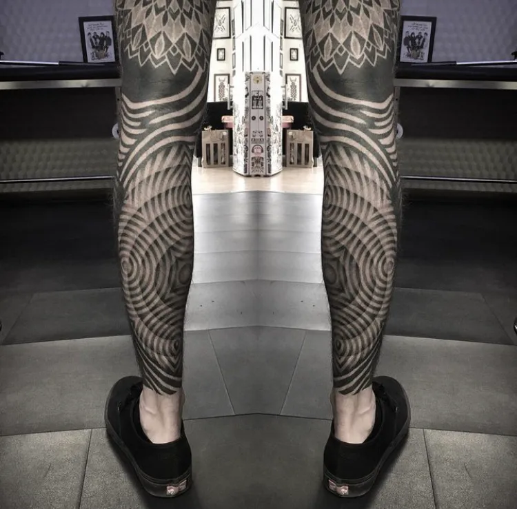 Tatouage Geometrique Dos Jambes Cercles – Le Nouveau Labo Bordeaux