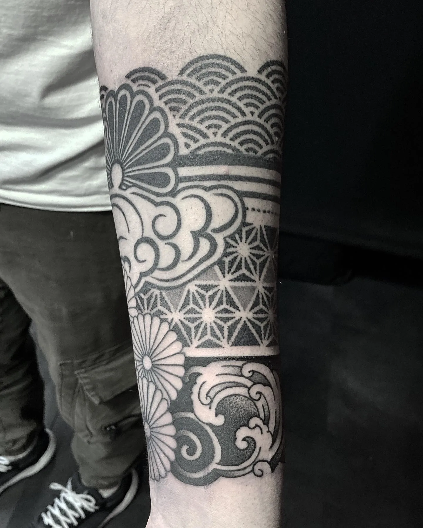 Tatouage Geometrique Dos Nuque Mandala Colonne – Le Nouveau Labo Bordeaux
