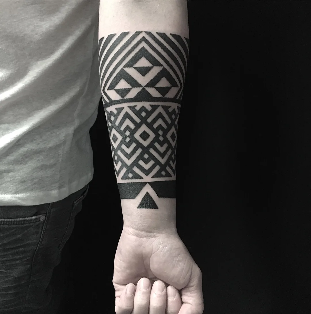 Tatouage Geometrique Epaule Feuillage Labyrinthe – Le Nouveau Labo Bordeaux