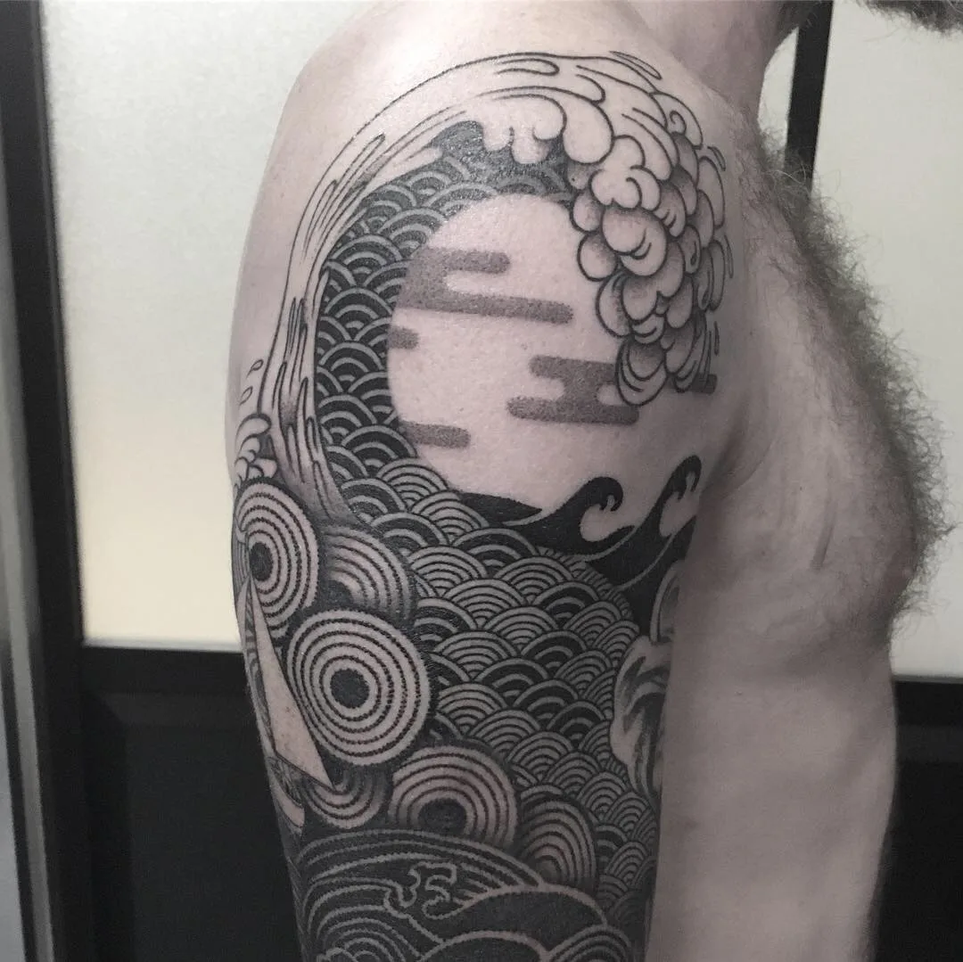 Tatouage Geometrique Epaule Vagues Visage – Le Nouveau Labo Bordeaux