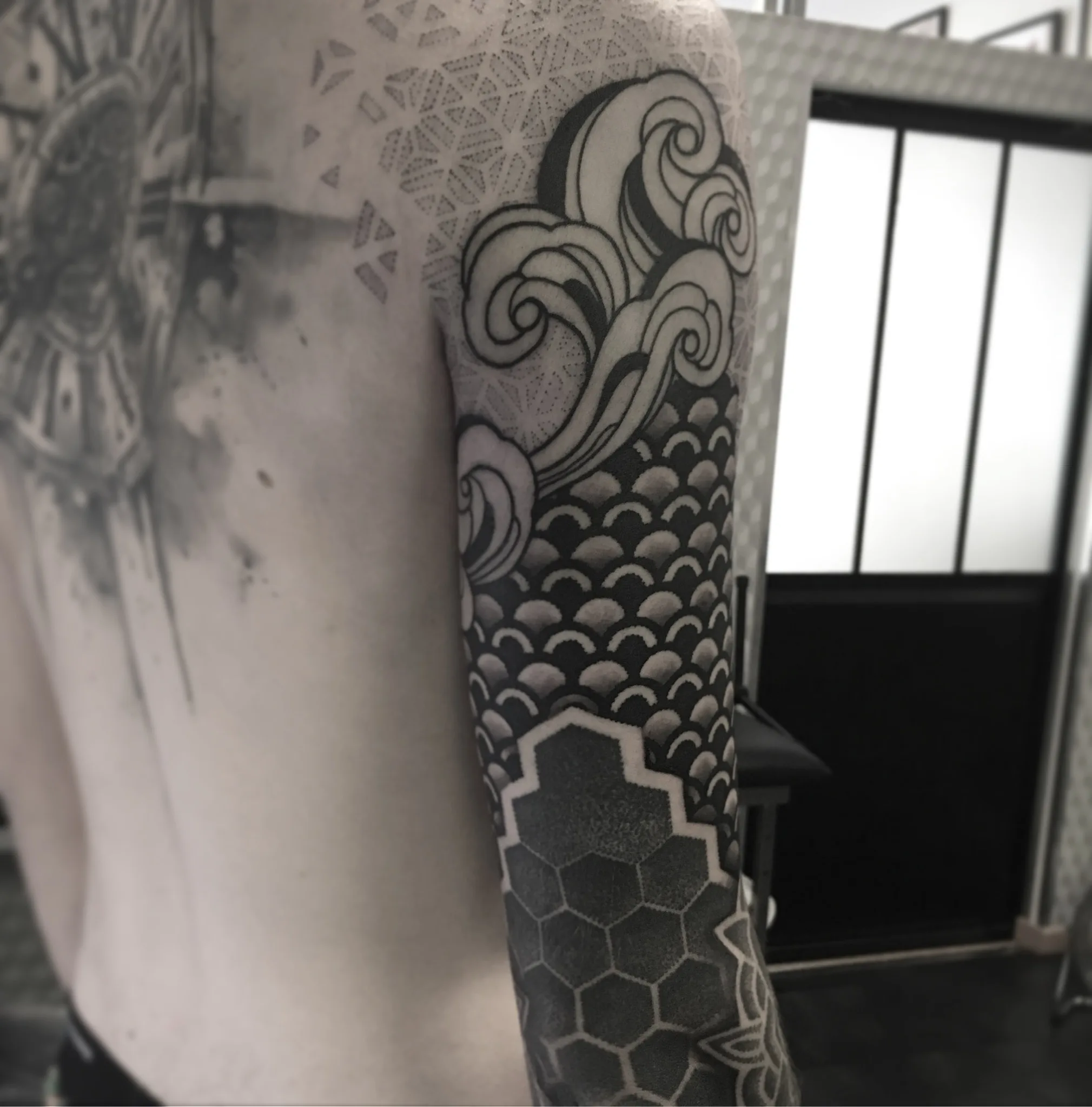 Tatouage Geometrique Jambe Sleeve Complet – Le Nouveau Labo Bordeaux