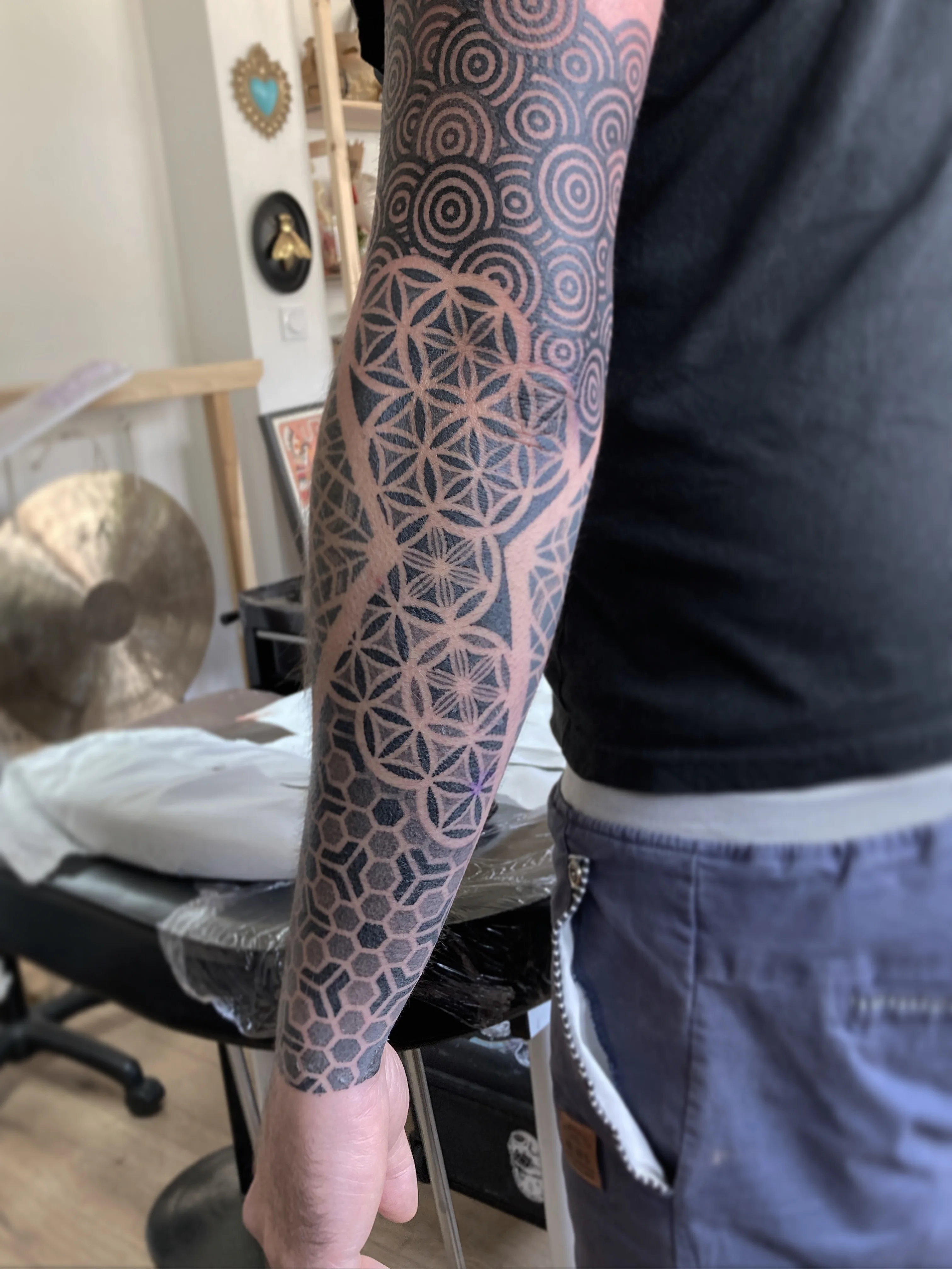 Tatouage Geometrique Mollet Mandala Radial – Le Nouveau Labo Bordeaux