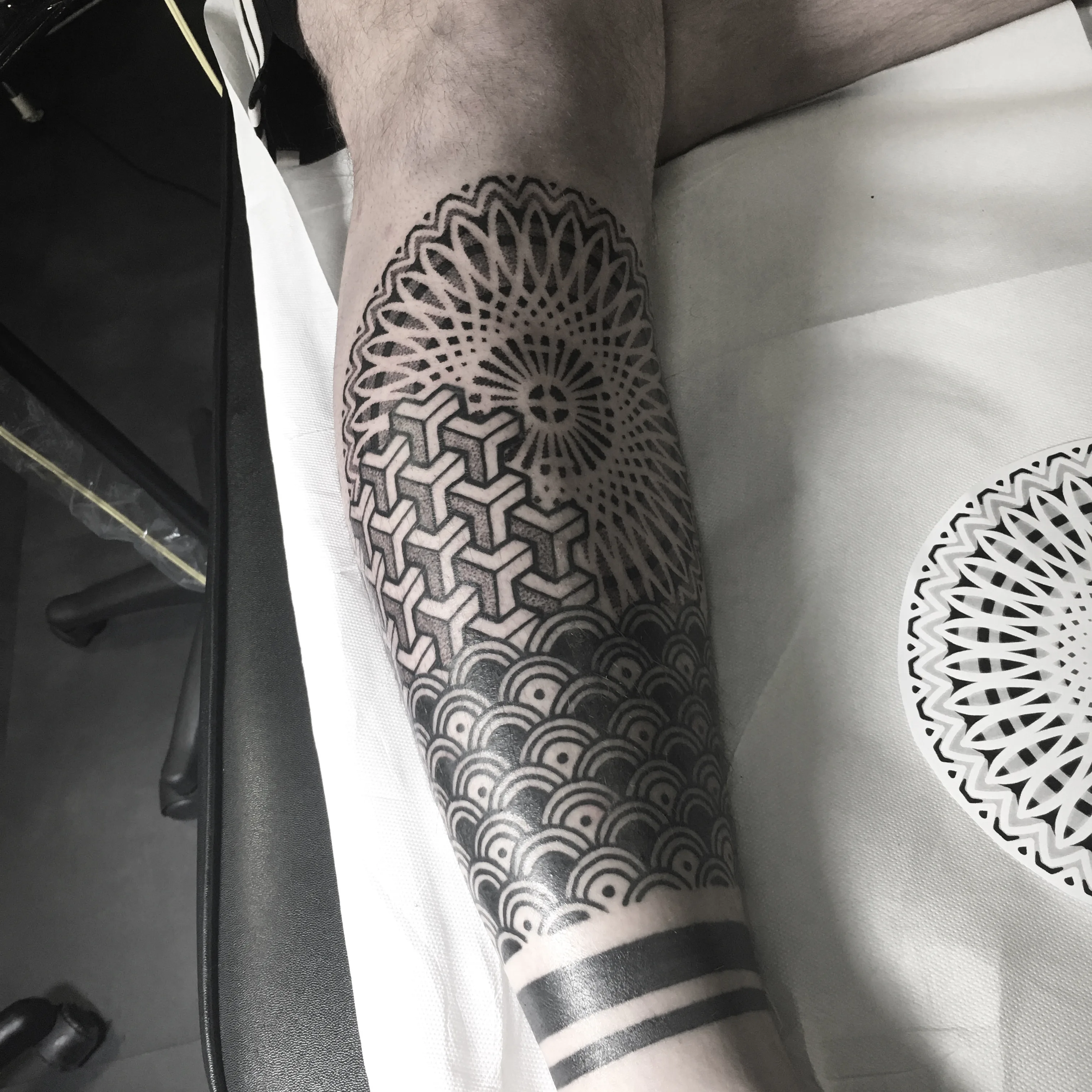 Tatouage Geometrique Poitrine Epaule Bodysuit – Le Nouveau Labo Bordeaux