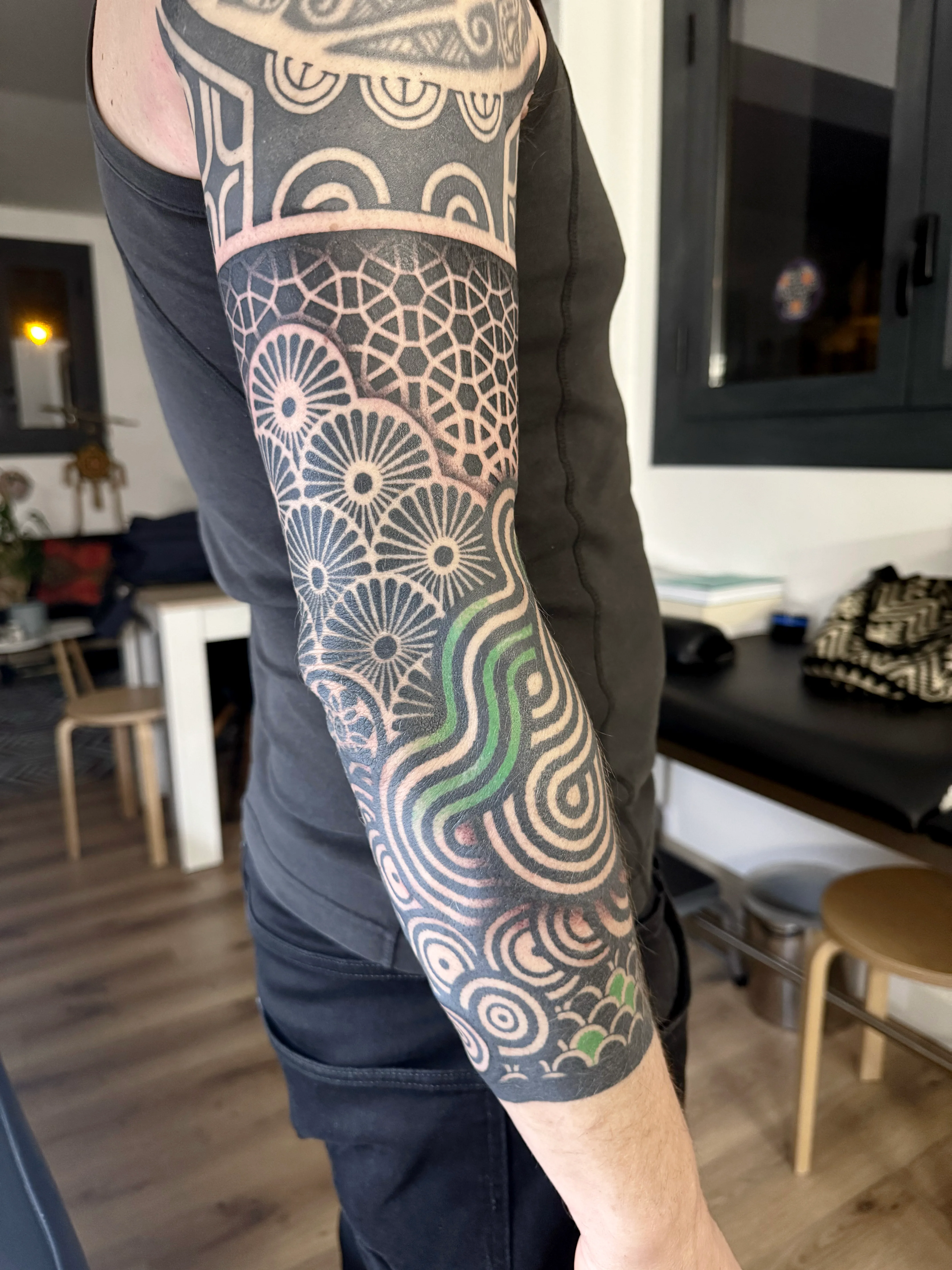 Tatouage Geometrique Bras Dense Linework – Le Nouveau Labo Bordeaux