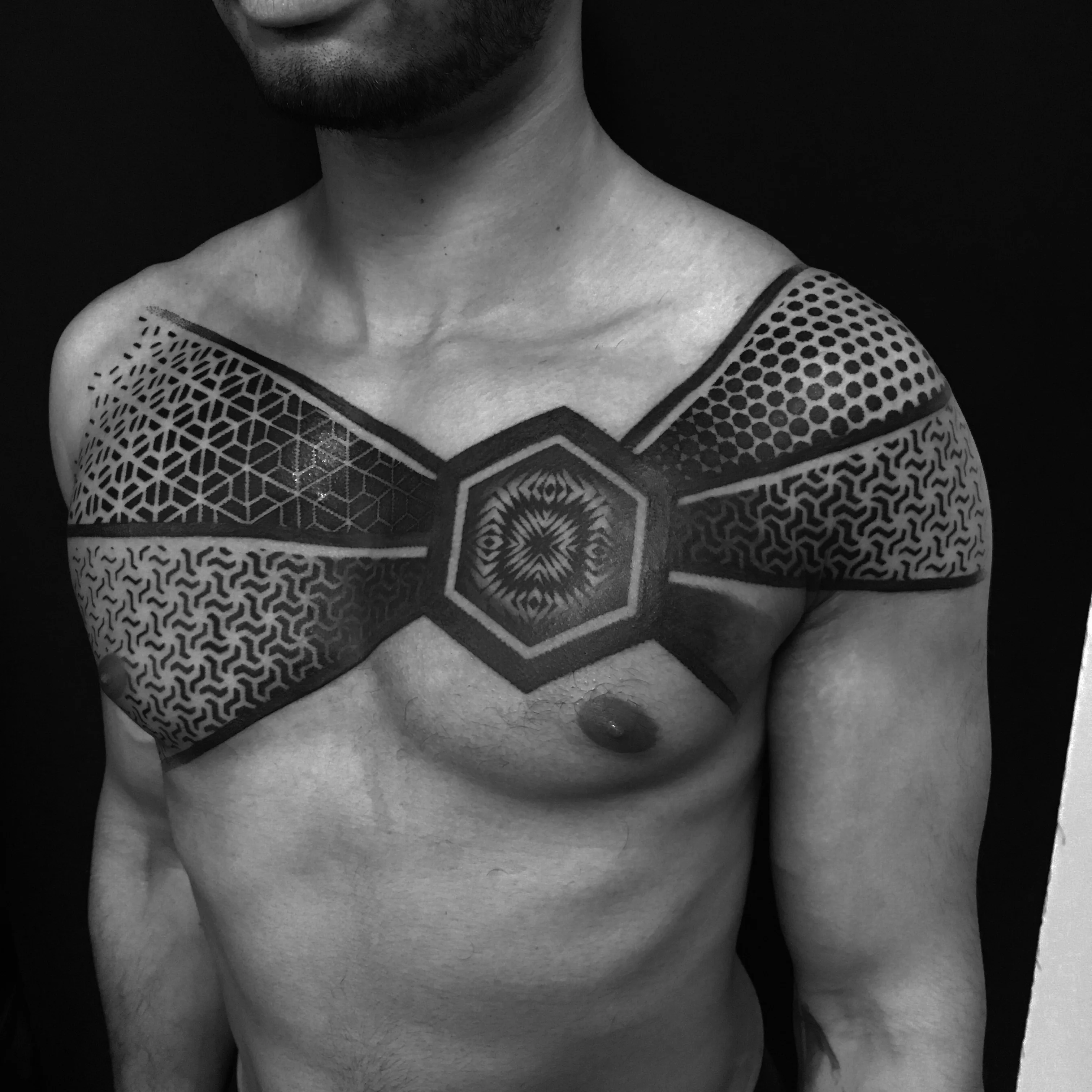 Tatouage Geometrique Bras Epaule Ornemental – Le Nouveau Labo Bordeaux