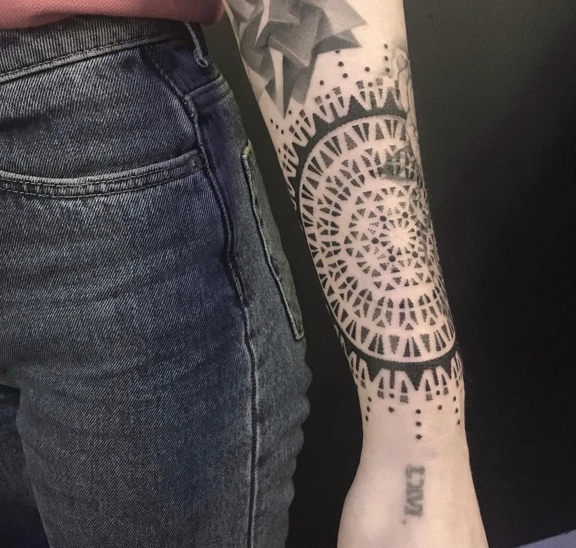 Tatouage Mandala Bras Geometrique Complet – Le Nouveau Labo Bordeaux