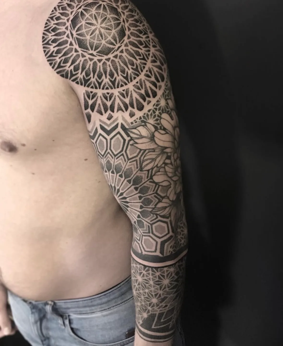 Tatouage Mandala Bras Pointille – Le Nouveau Labo Bordeaux