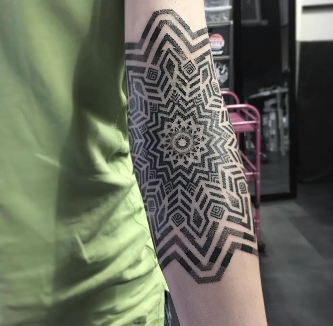 Tatouage Mandala Bras Soleil – Le Nouveau Labo Bordeaux