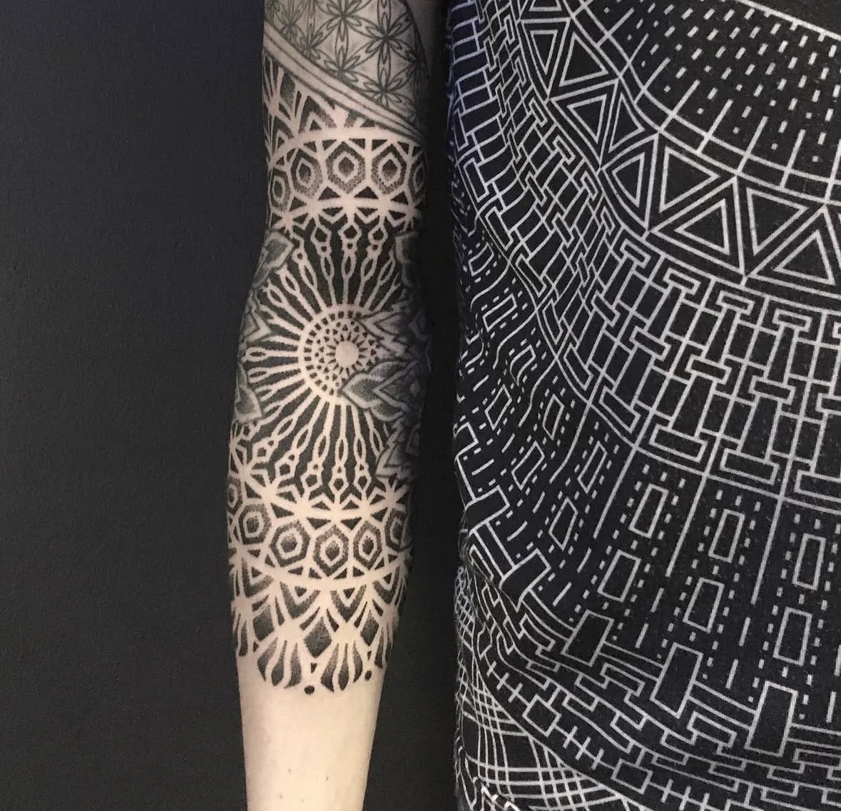Tatouage Mandala Dos Aile – Le Nouveau Labo Bordeaux