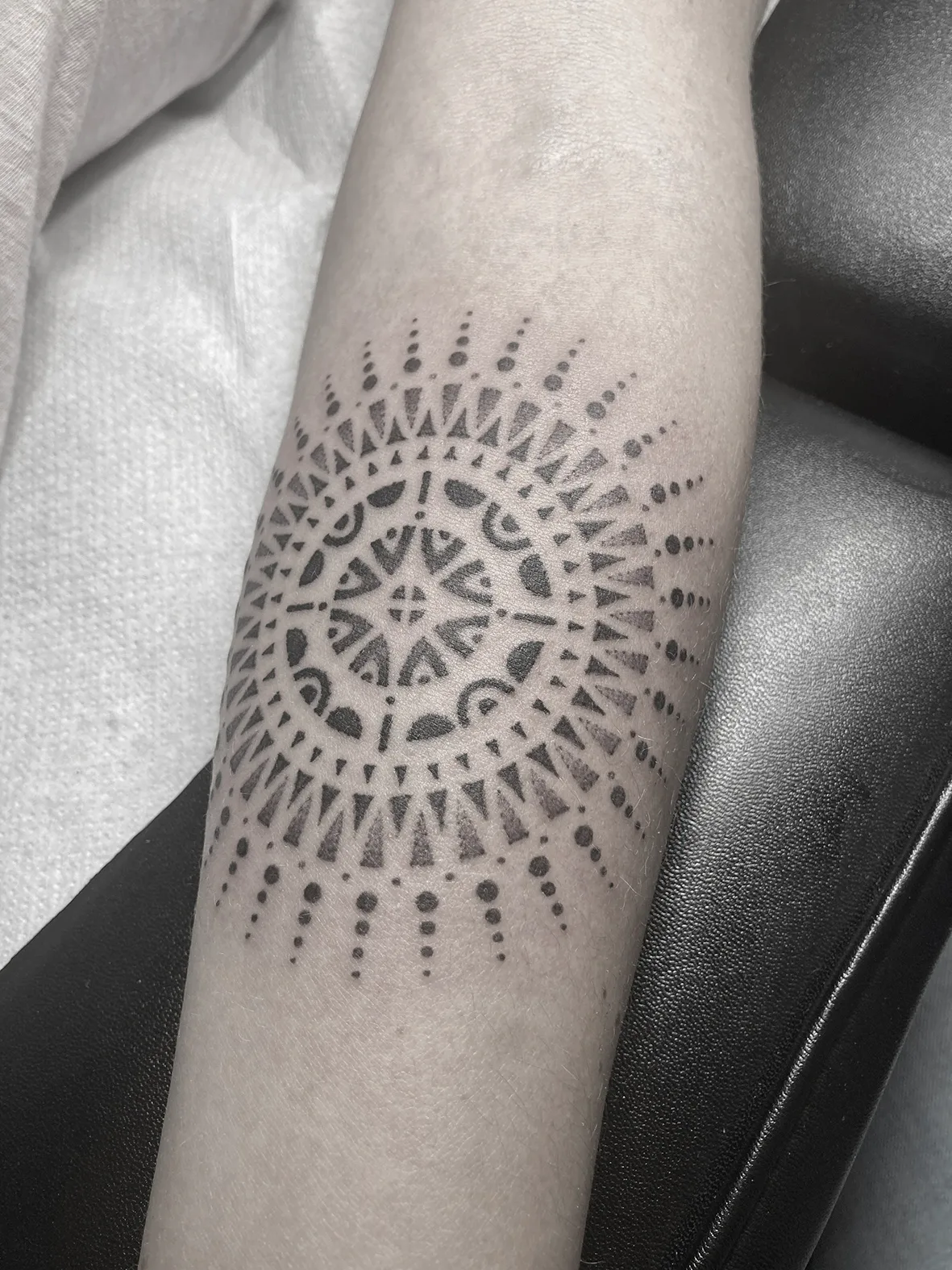 Tatouage Mandala Epaule Dos Triangles – Le Nouveau Labo Bordeaux