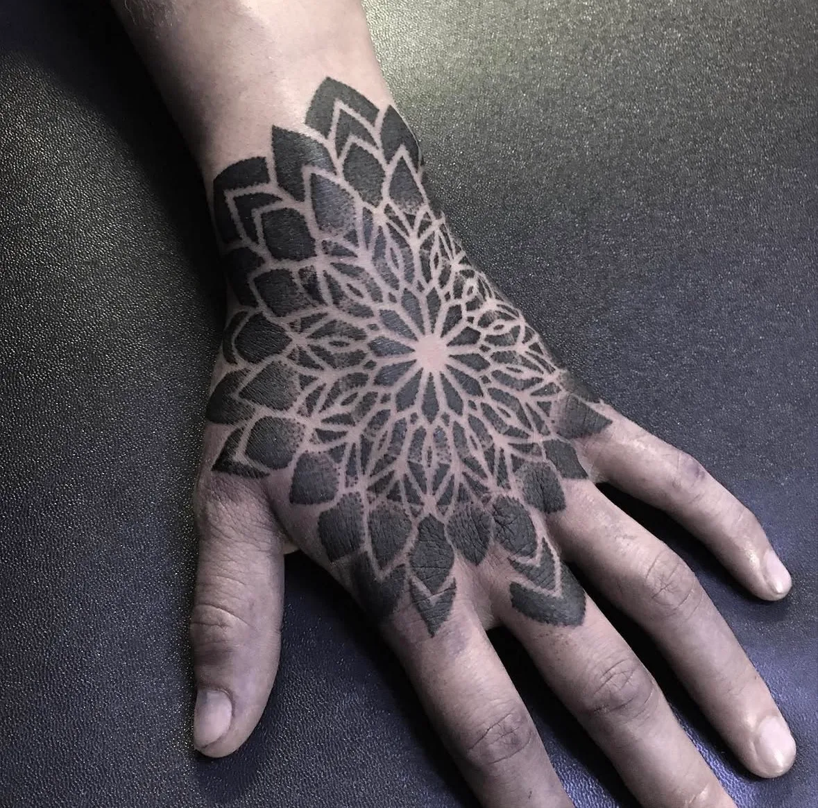 Tatouage Mandala Main Lignes – Le Nouveau Labo Bordeaux