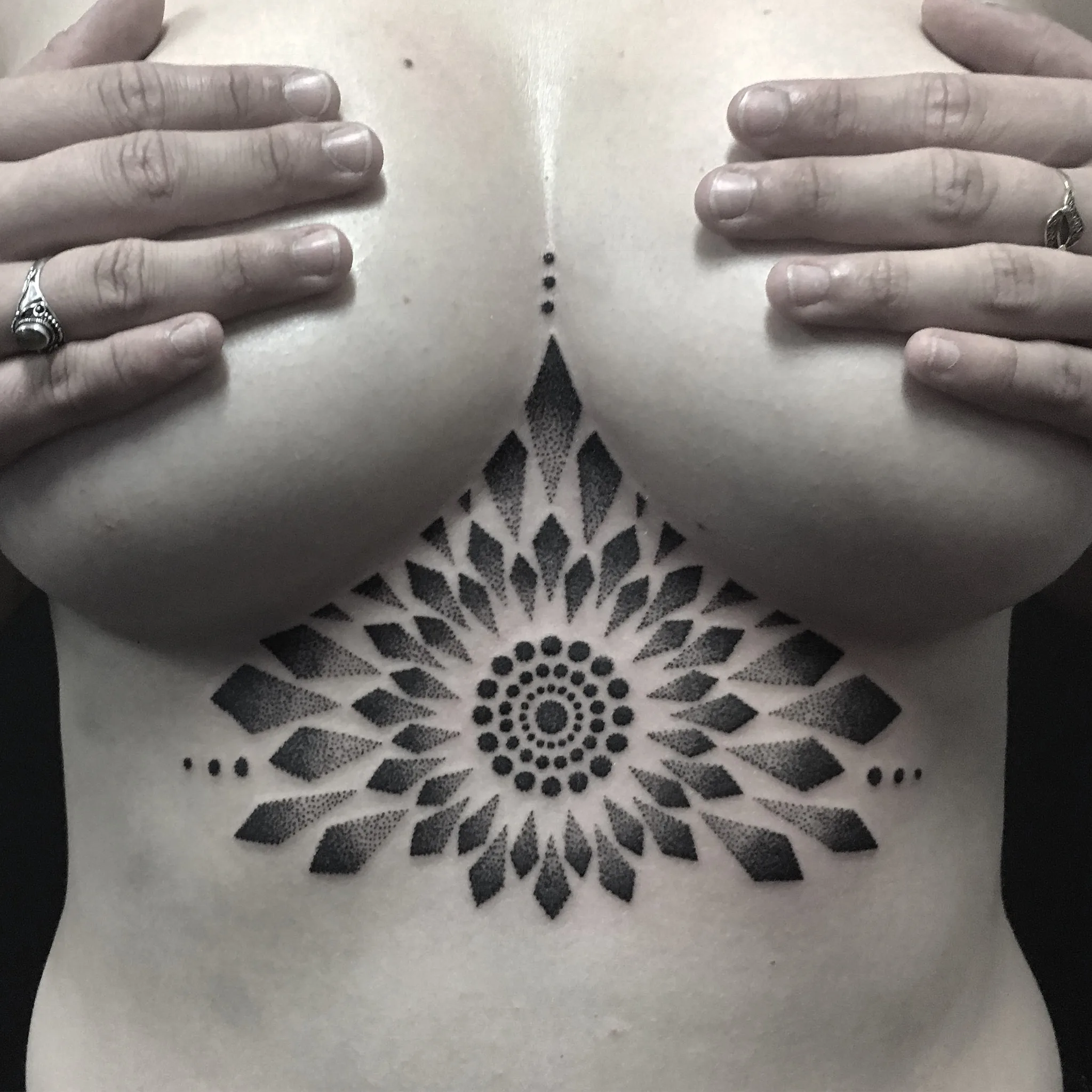 Tatouage Mandala Mollet Ornemental – Le Nouveau Labo Bordeaux