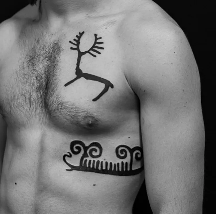Tatouage Minimaliste Nuque Lignes – Le Nouveau Labo Bordeaux