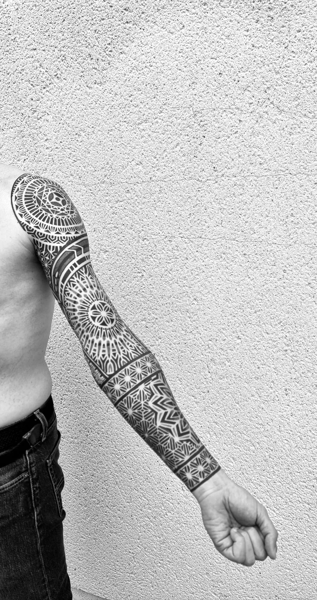 Tatouage Neotribal Avant Bras Bandes Organiques – Le Nouveau Labo Bordeaux