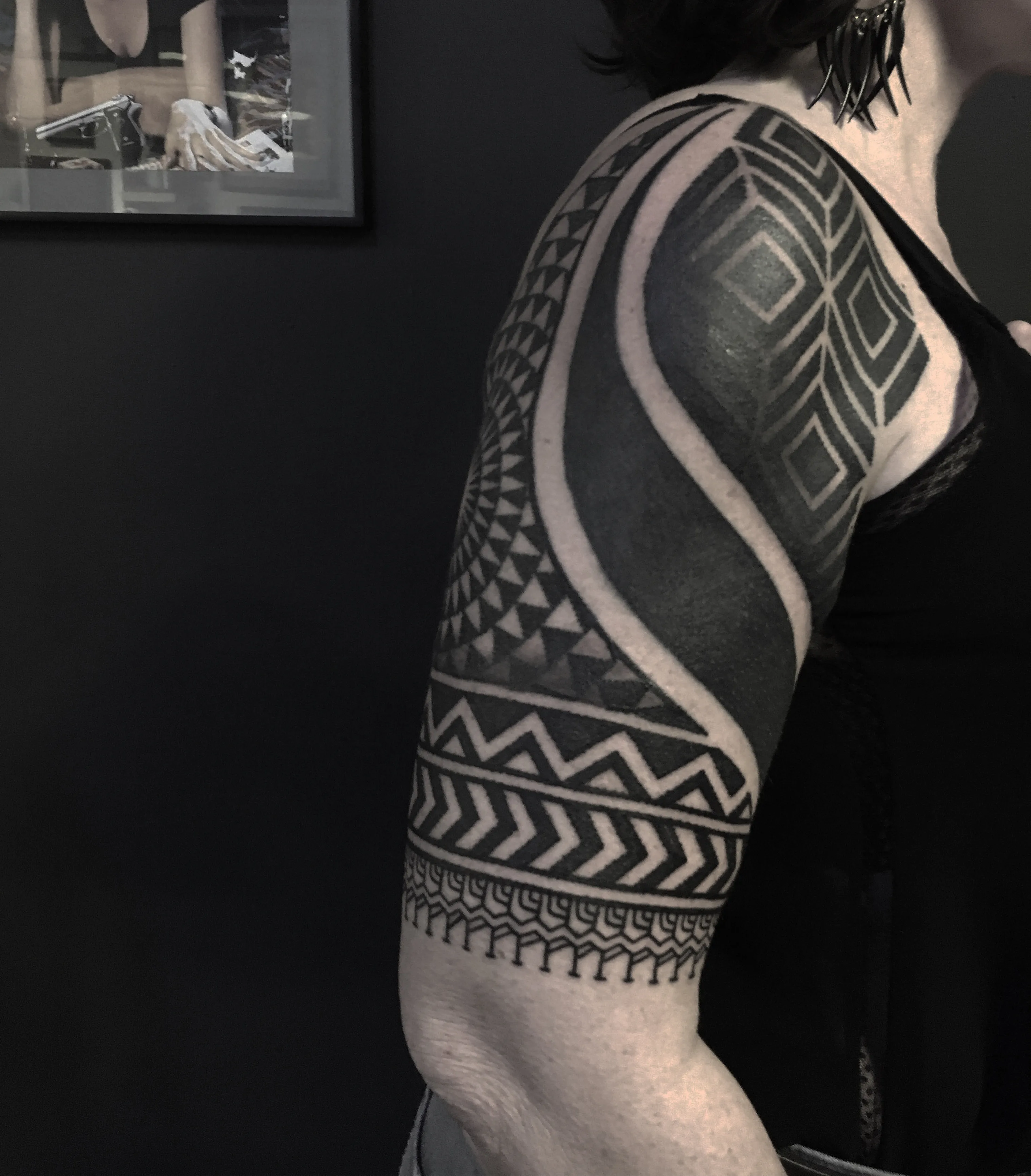 Tatouage Neotribal Avant Bras Dense – Le Nouveau Labo Bordeaux
