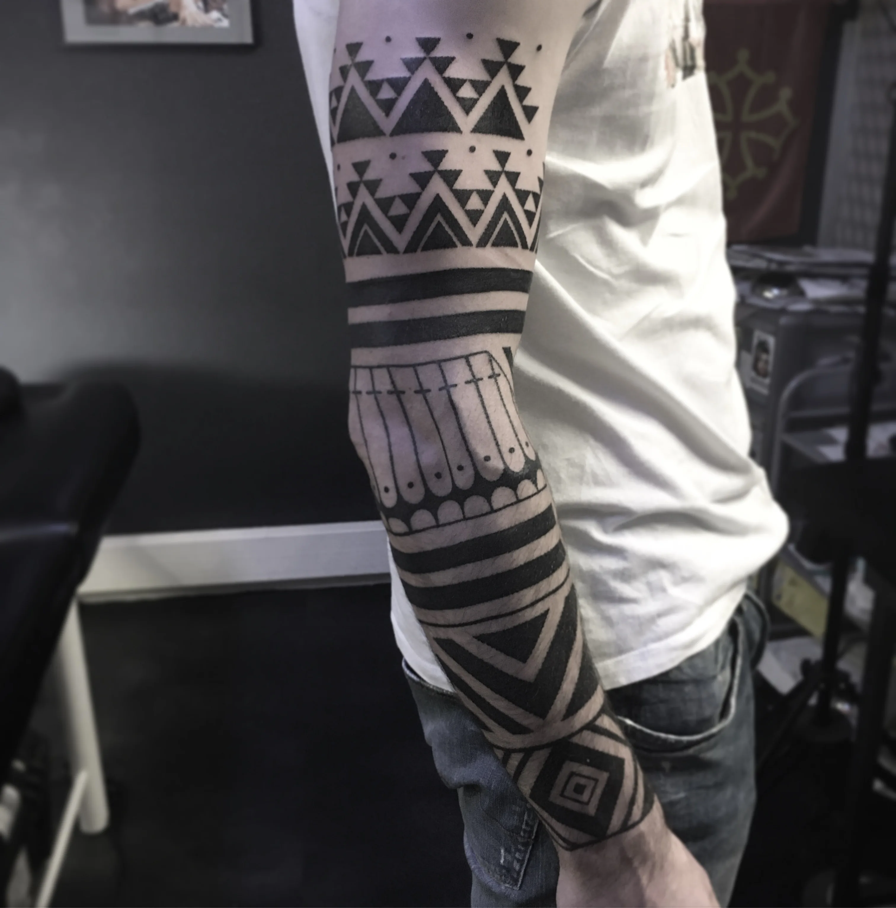 Tatouage Neotribal Bras Bande Triangles – Le Nouveau Labo Bordeaux