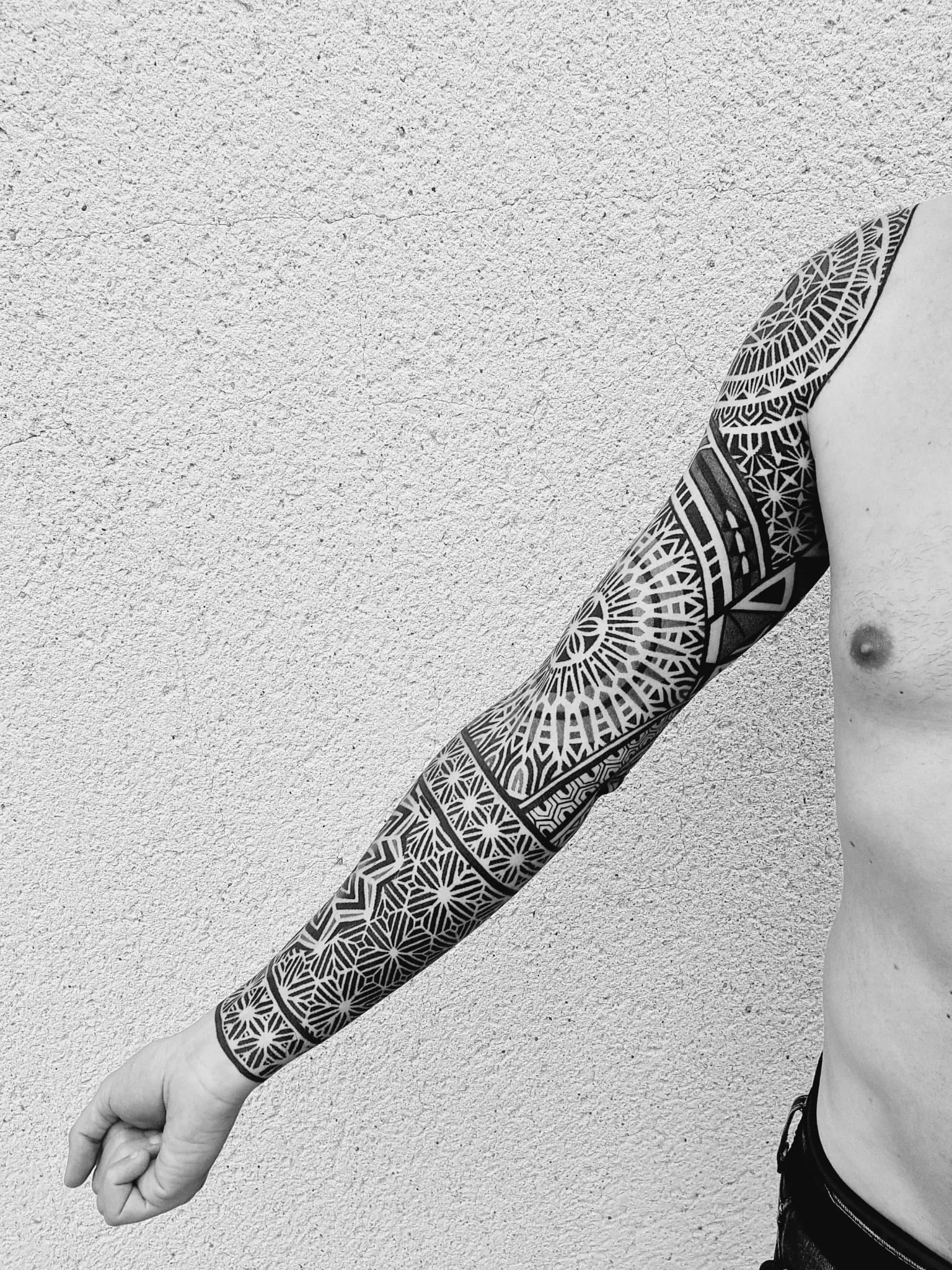 Tatouage Neotribal Bras Chevrons Mandala – Le Nouveau Labo Bordeaux
