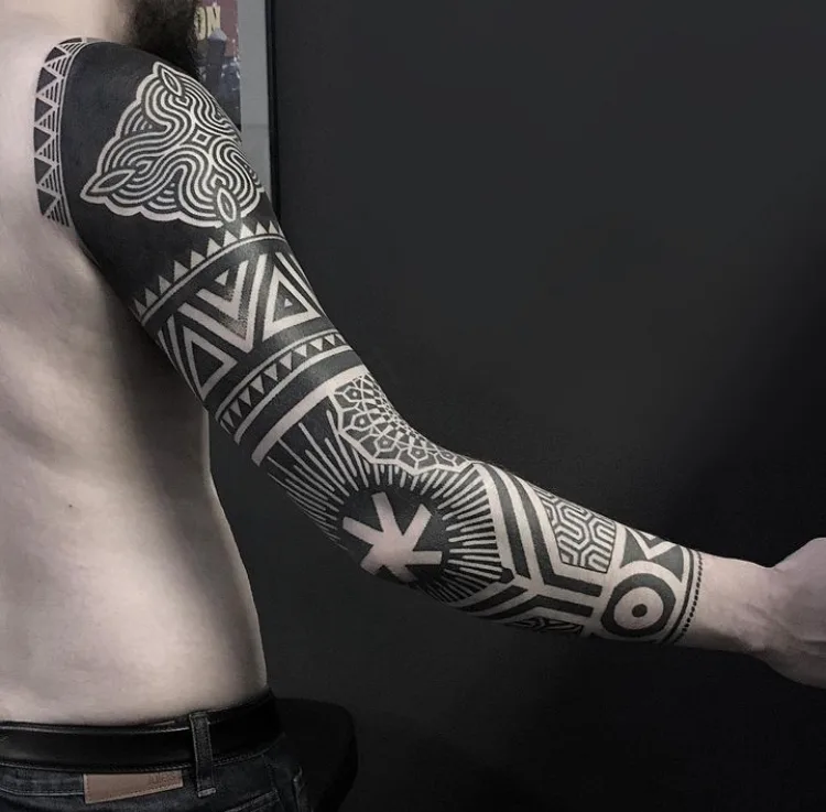 Tatouage Neotribal Bras Mandala Complet – Le Nouveau Labo Bordeaux
