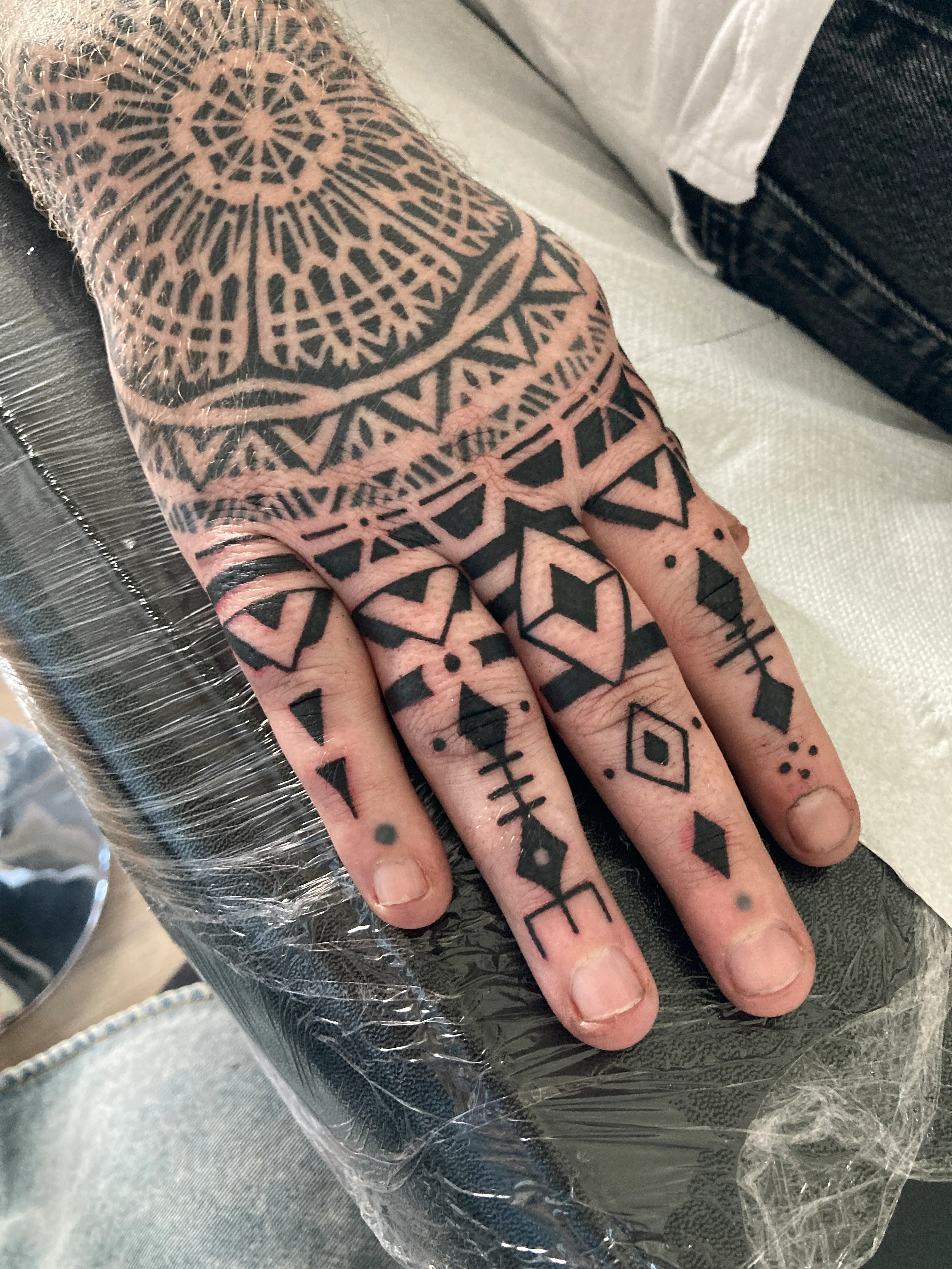 Tatouage Neotribal Bras Mandala Concentrique – Le Nouveau Labo Bordeaux