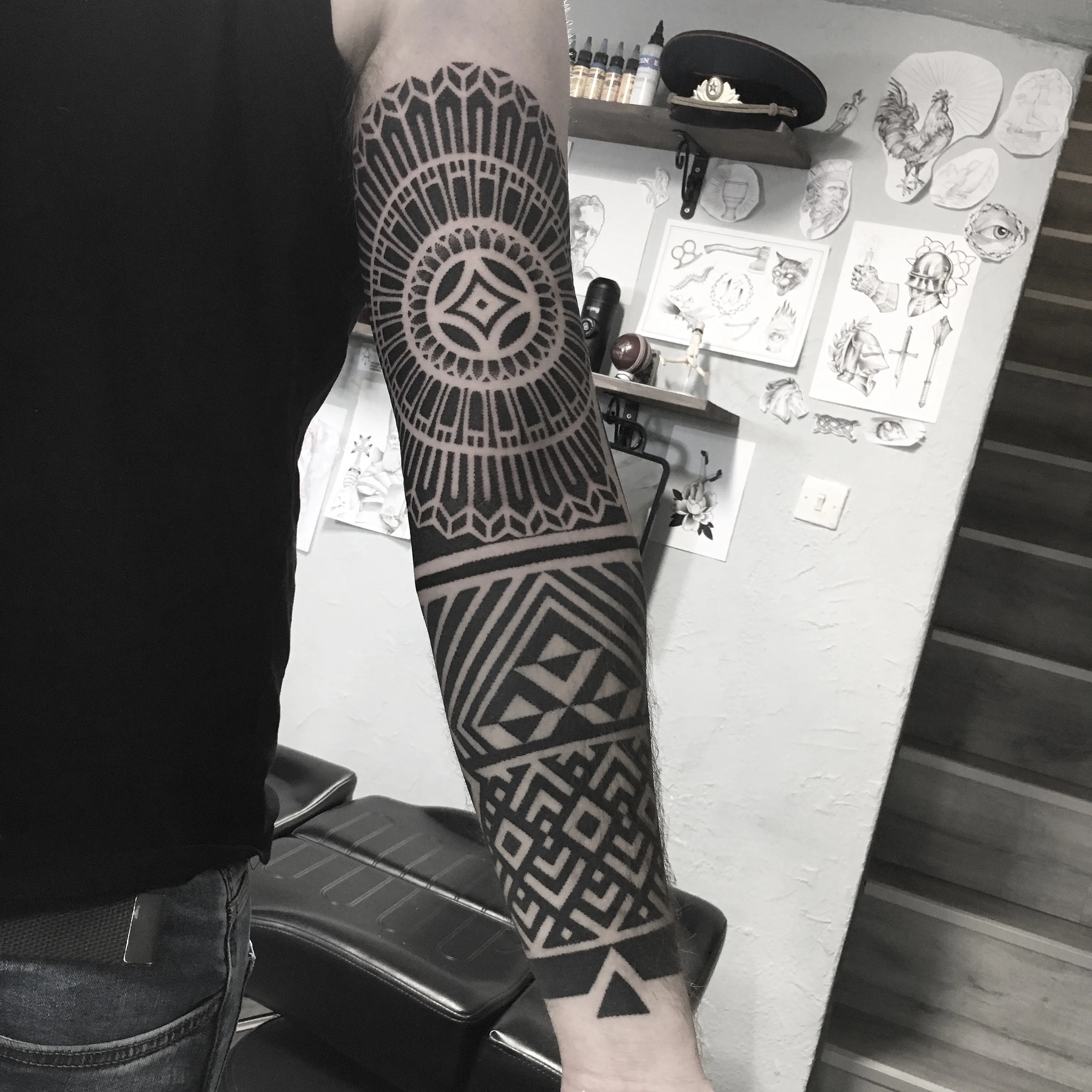 Tatouage Neotribal Bras Complet – Le Nouveau Labo Bordeaux