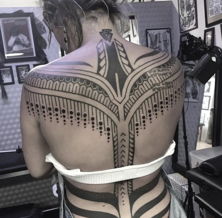 Tatouage Neotribal Bras Mandala Complet – Le Nouveau Labo Bordeaux