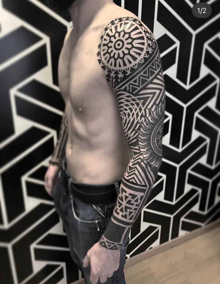 Tatouage Neotribal Cuisse Mandala – Le Nouveau Labo Bordeaux
