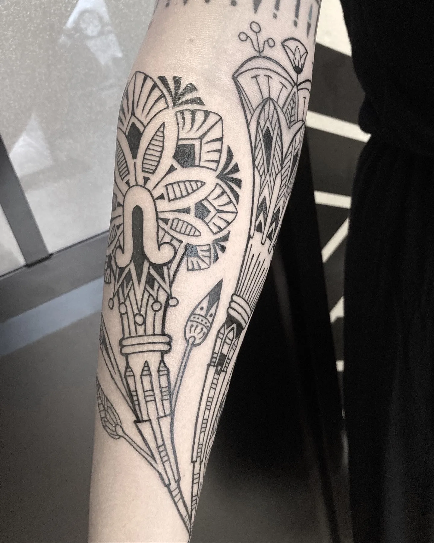 Tatouage Ornemental Avant Bras Fleurs Fleches – Le Nouveau Labo Bordeaux
