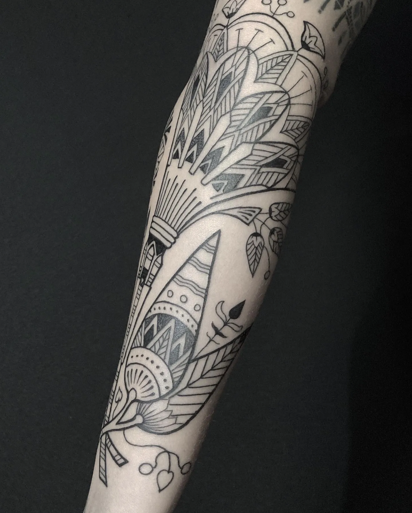 Tatouage Ornemental Avant Bras Plume Filigrane – Le Nouveau Labo Bordeaux
