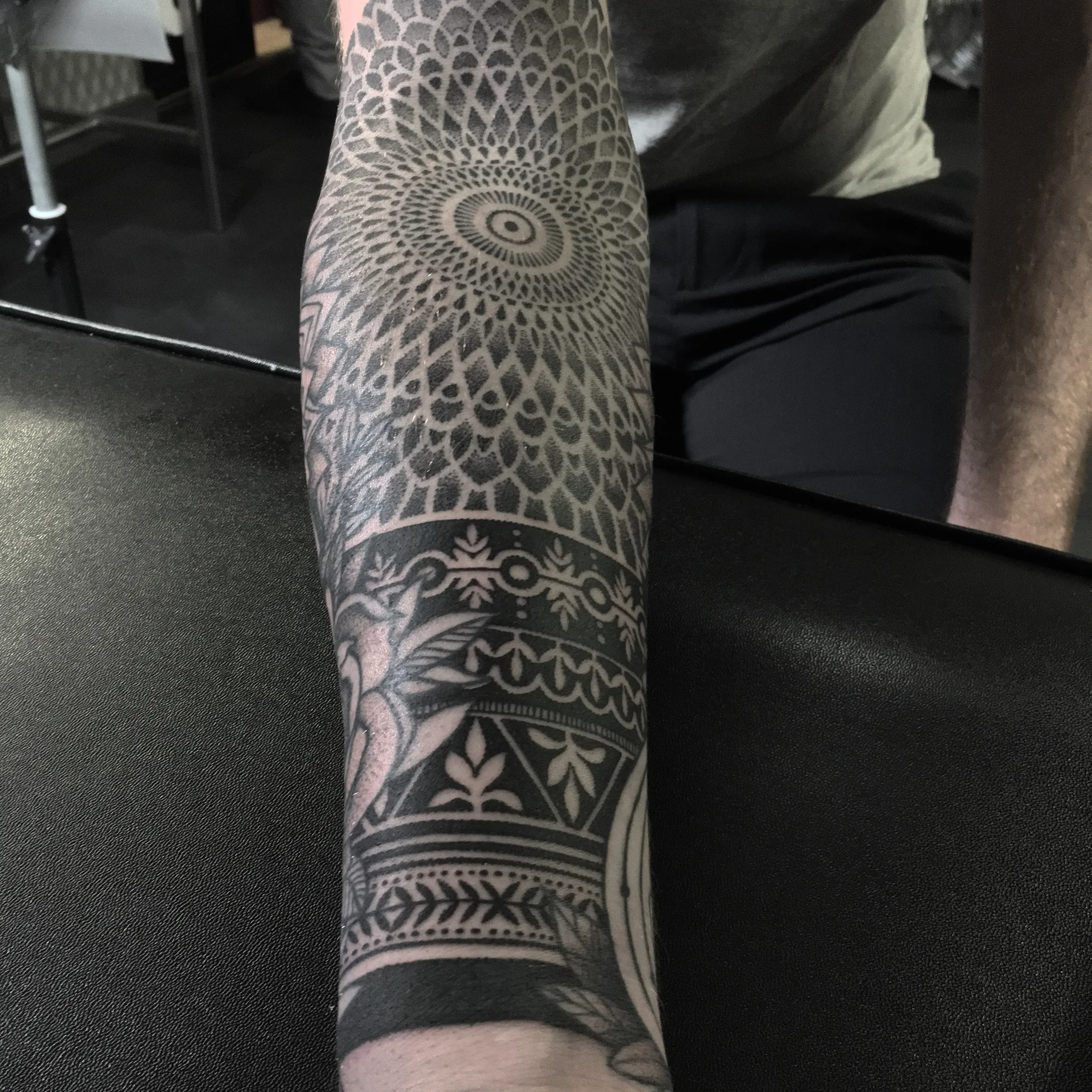 Tatouage Ornemental Bras Sleeve Mandala Bandes – Le Nouveau Labo Bordeaux