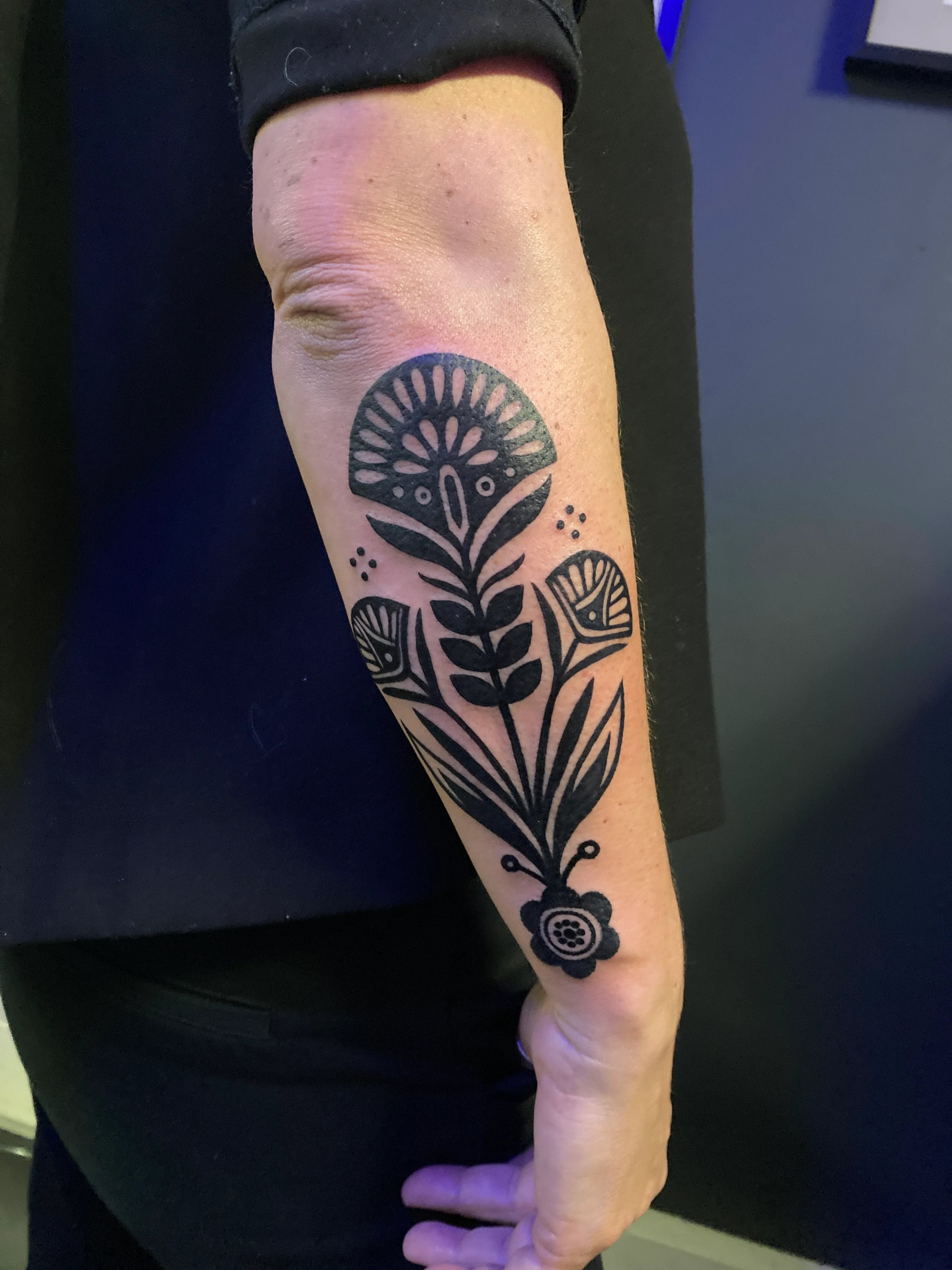 Tatouage Ornemental Cuisse Geometrie Sacree – Le Nouveau Labo Bordeaux