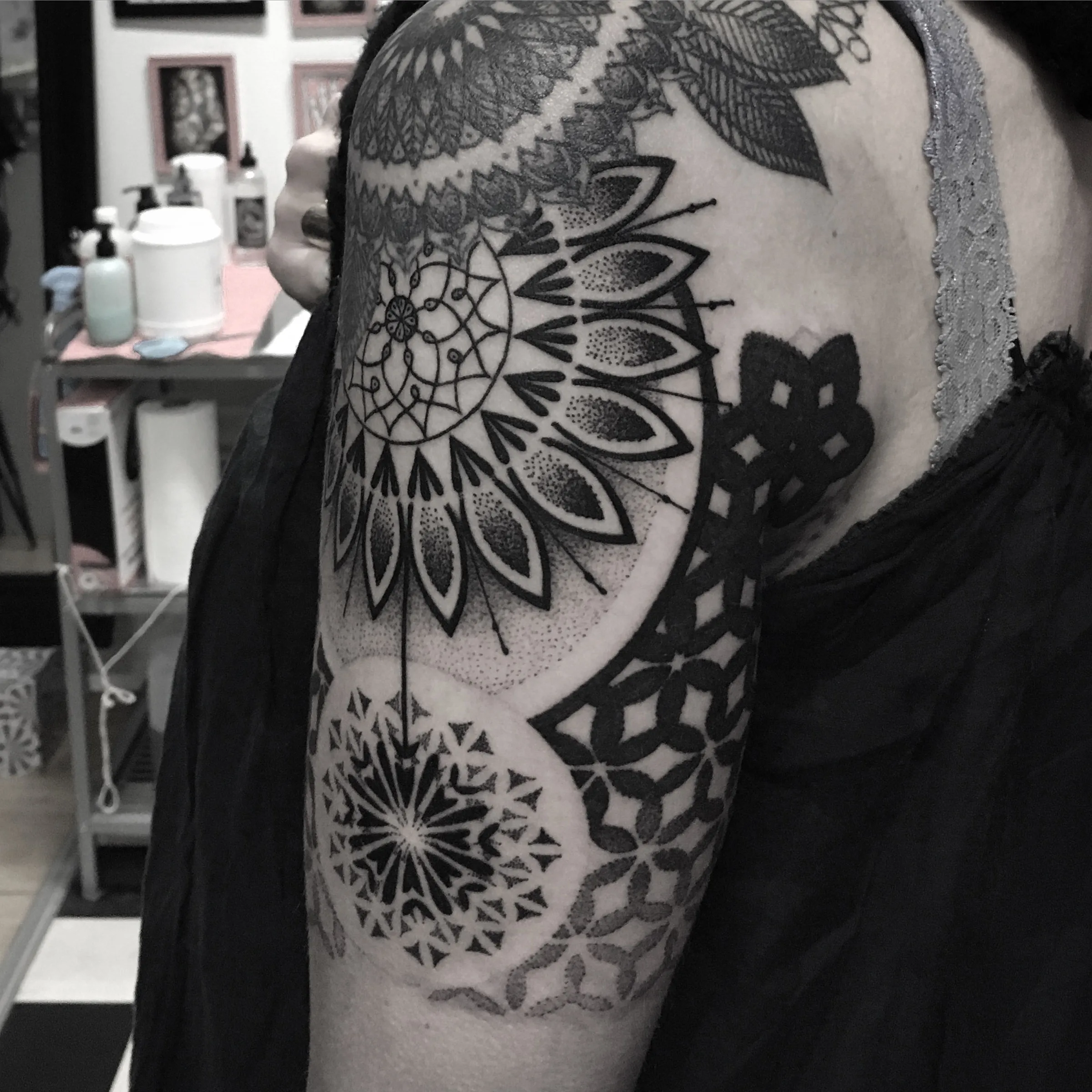 Tatouage Ornemental Epaule Aile Mandala – Le Nouveau Labo Bordeaux
