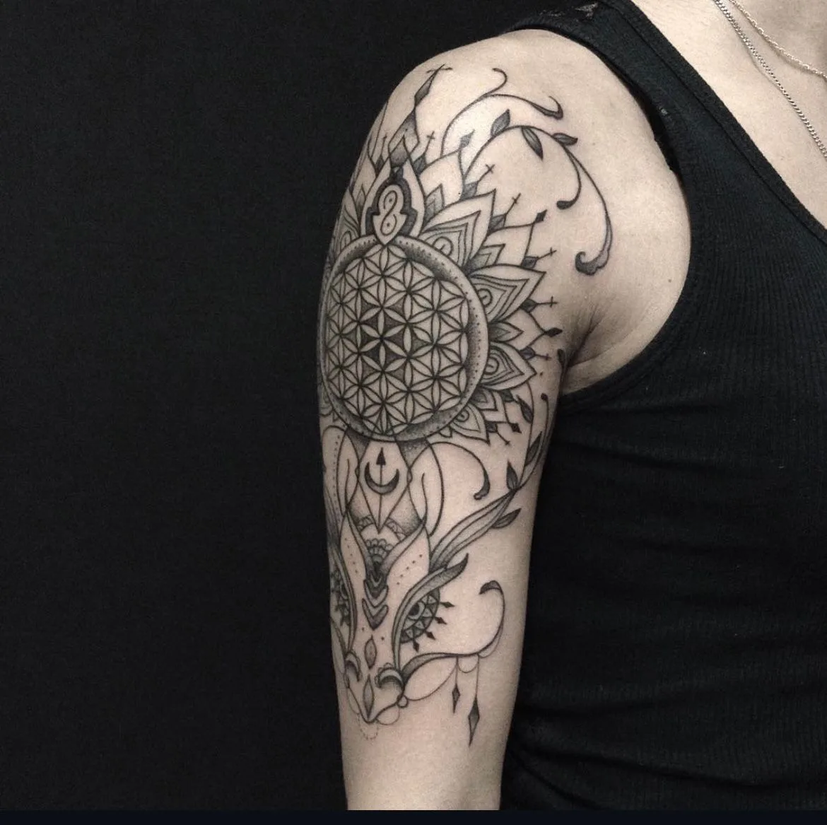 Tatouage Ornemental Epaule Fleur Vie Mandala – Le Nouveau Labo Bordeaux